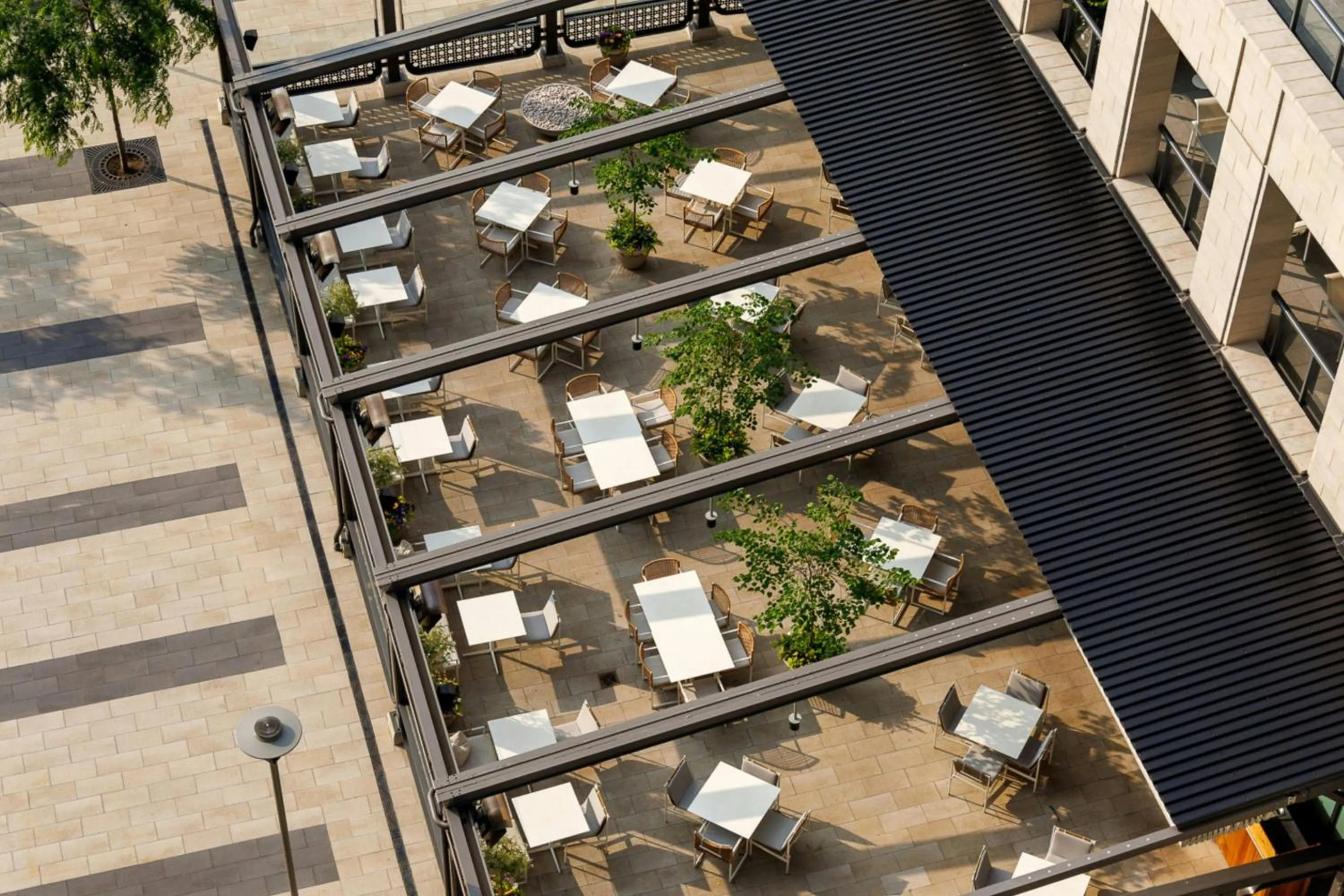 Restaurant/places to eat in The Pearle Hotel & Spa, Autograph Collection