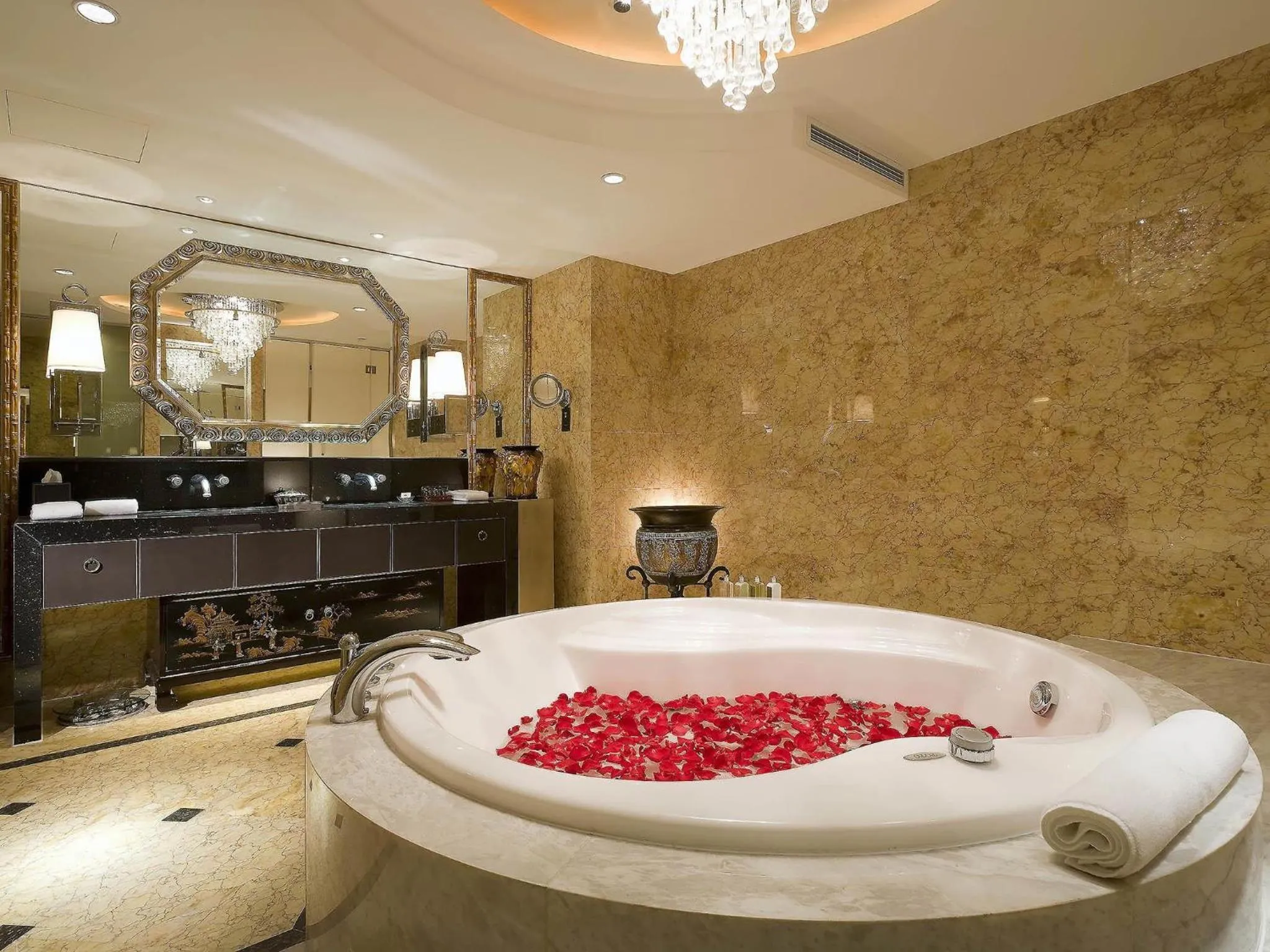 Bedroom in Sofitel Harbin