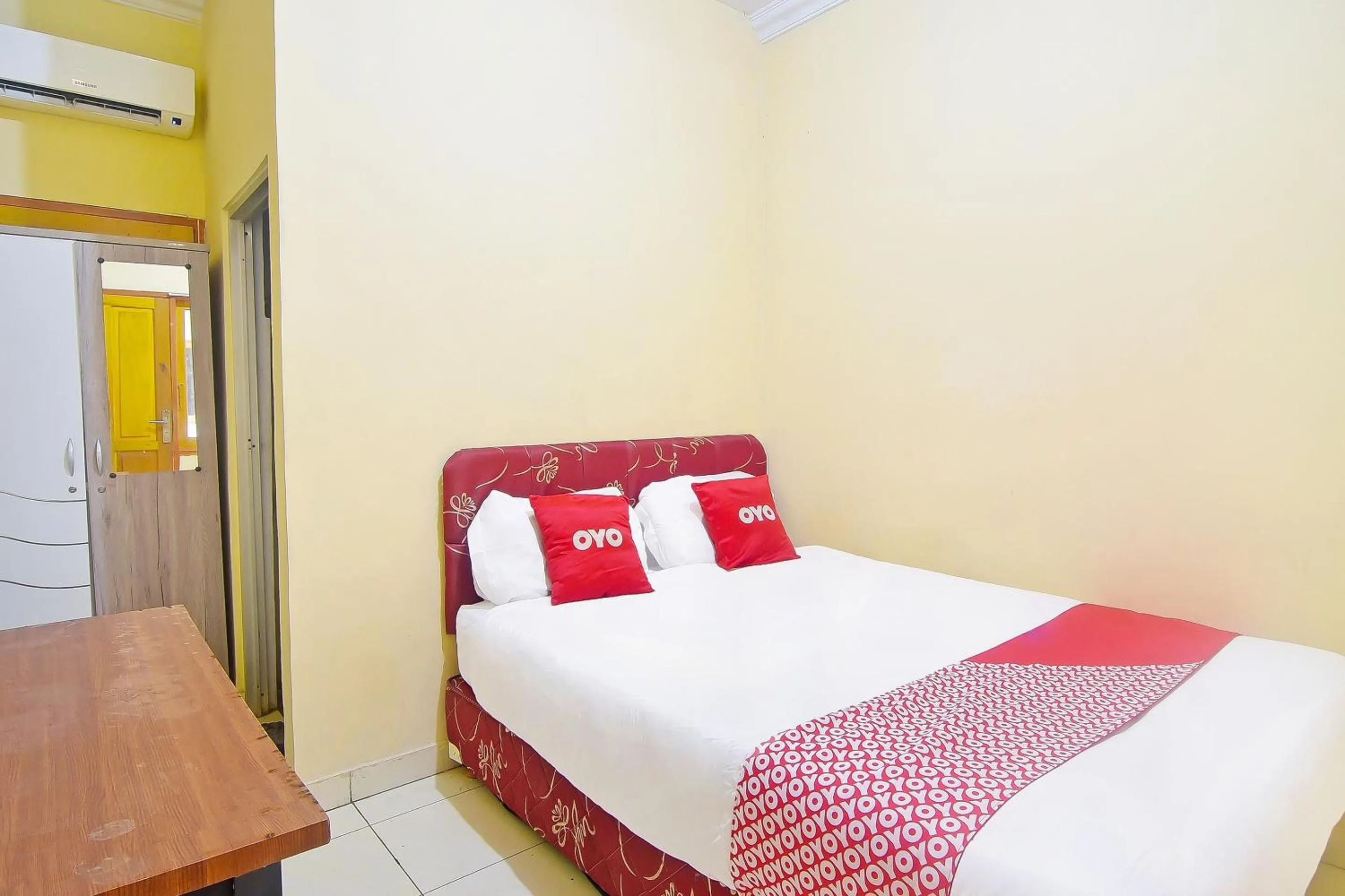 Bedroom, Bed in Hotel O A2b Guesthouse