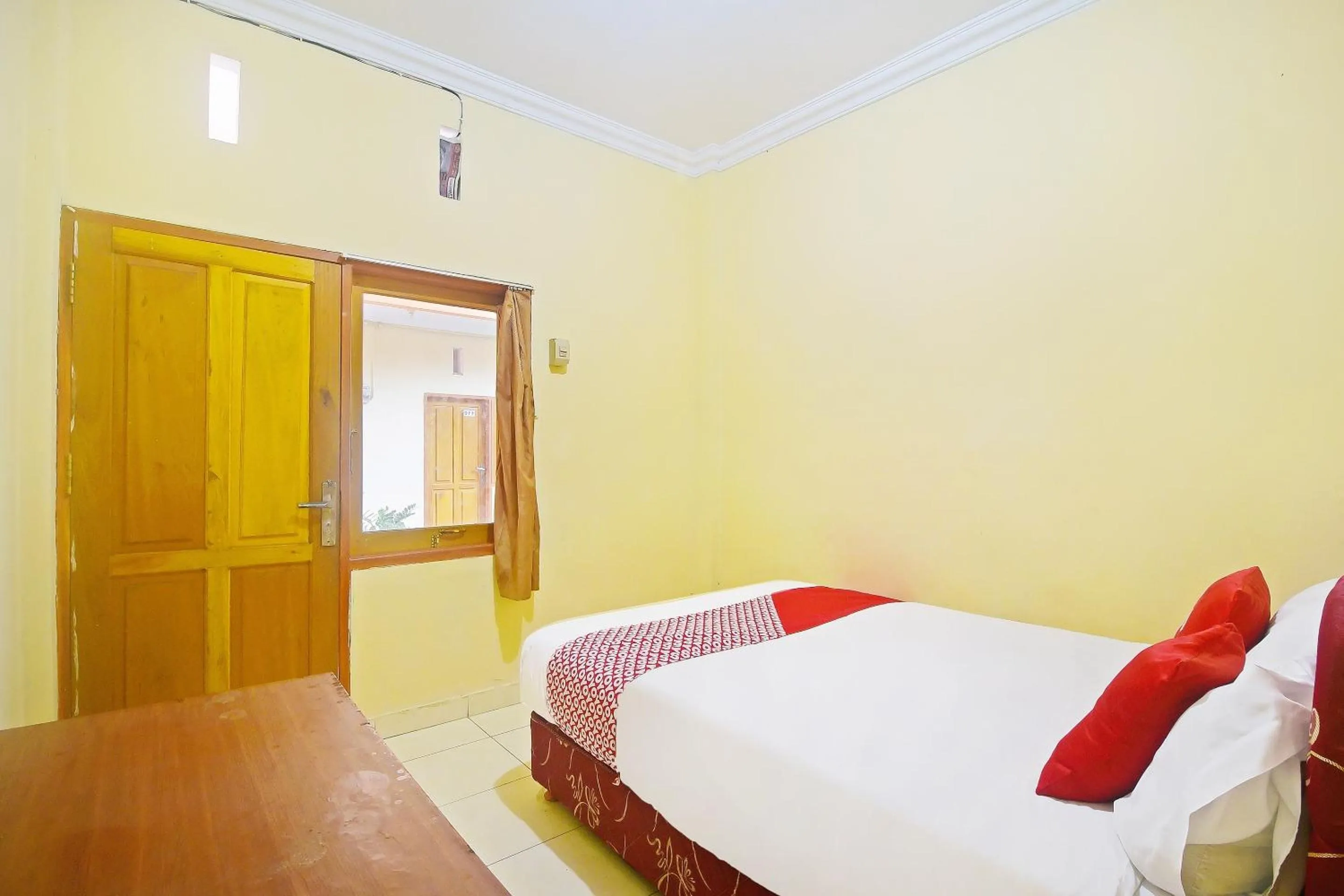 Bedroom, Bed in Hotel O A2b Guesthouse