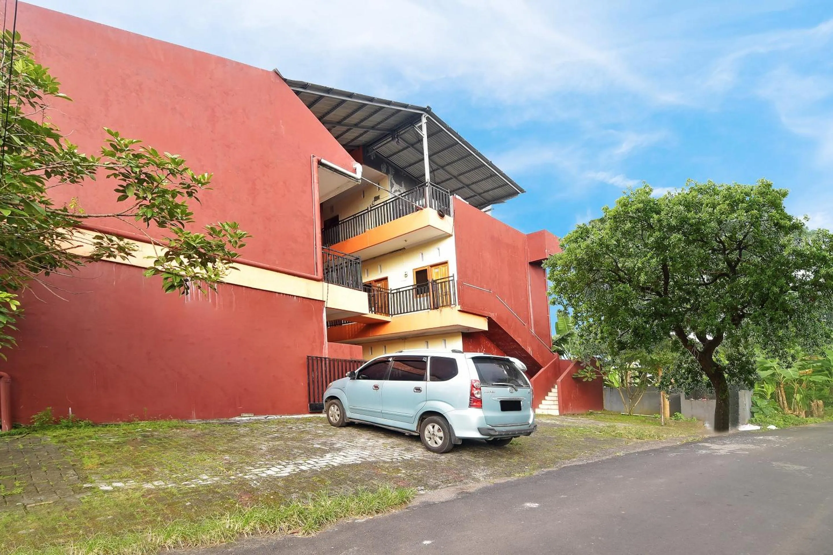 Facade/entrance in Hotel O A2b Guesthouse
