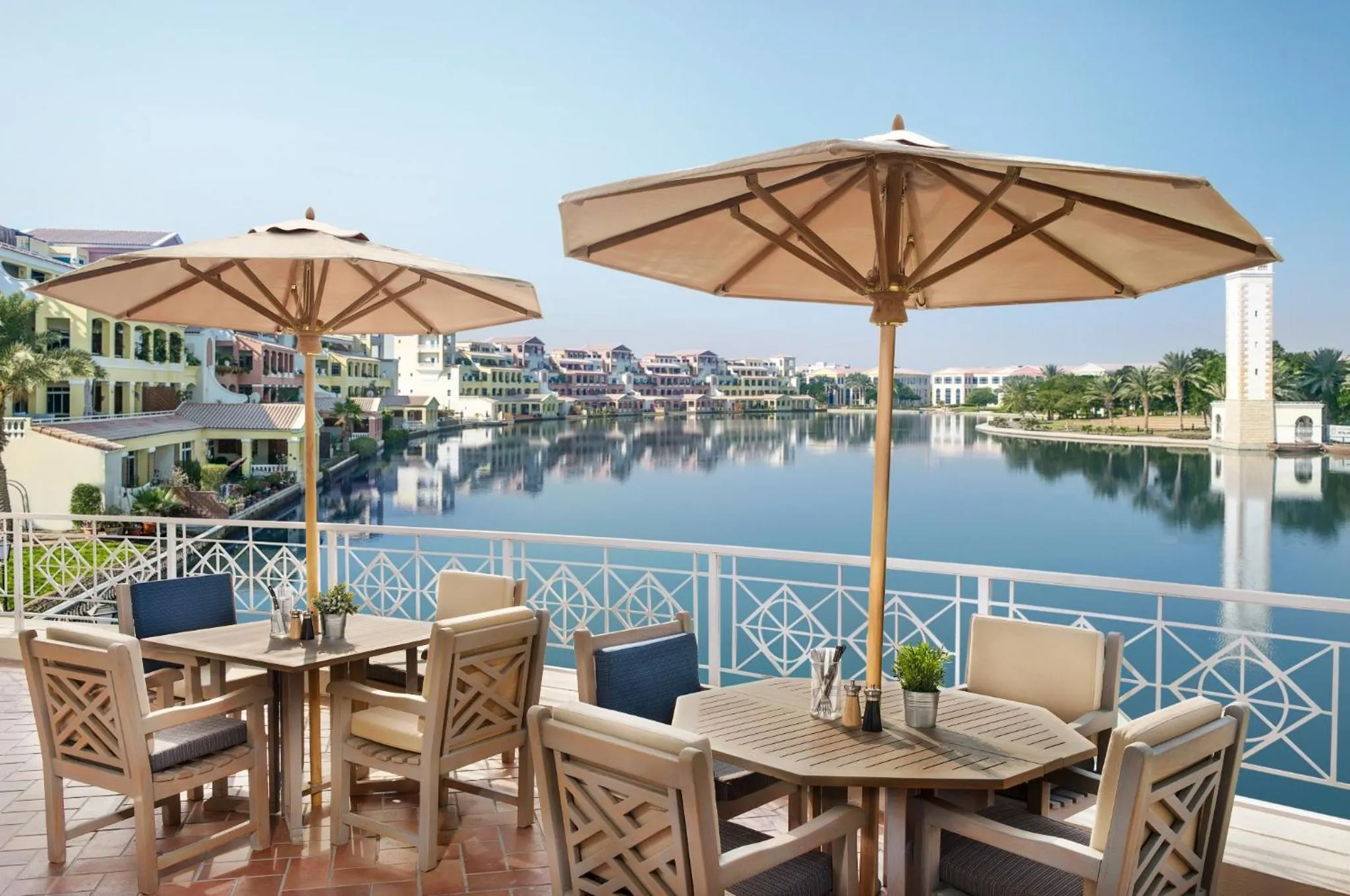 Restaurant/places to eat in Copthorne Lakeview Executive Apartments Dubai, Green Community