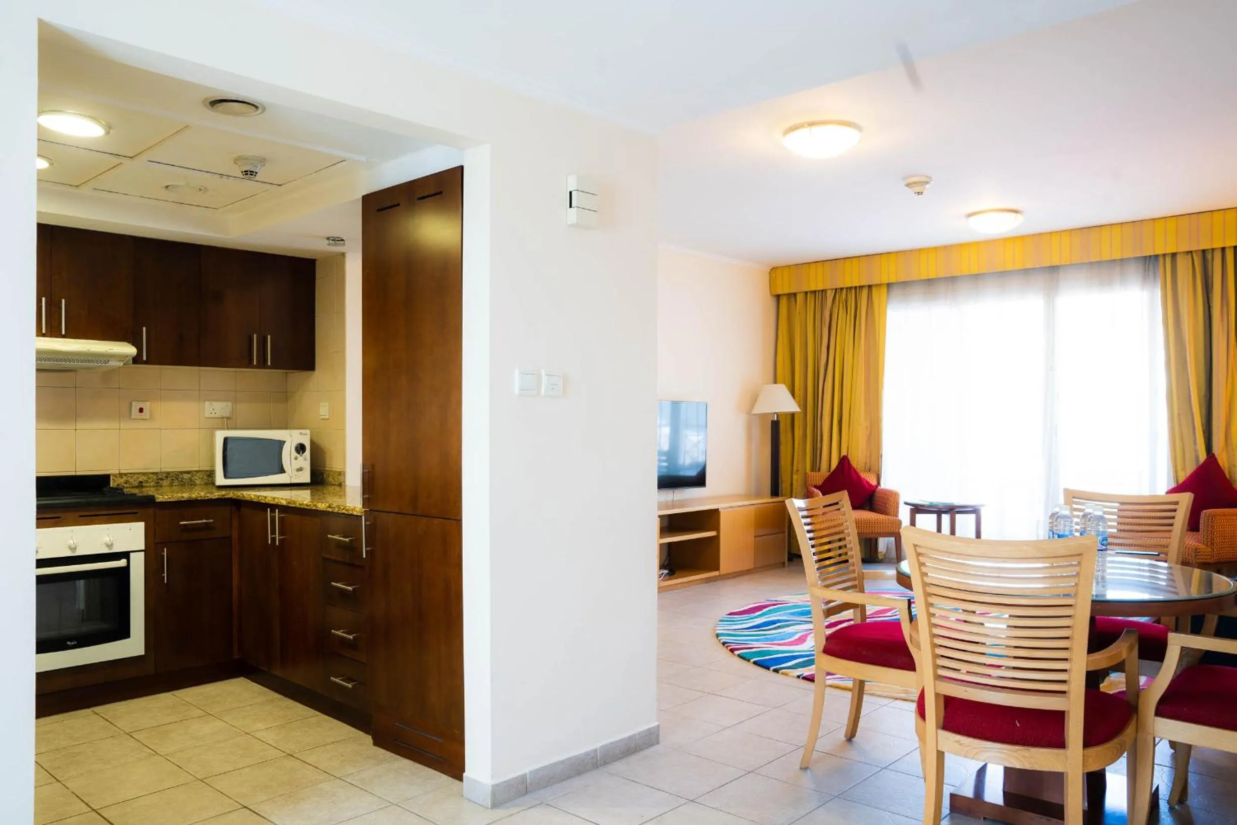 Kitchen or kitchenette, Kitchen/Kitchenette in Copthorne Lakeview Executive Apartments Dubai, Green Community
