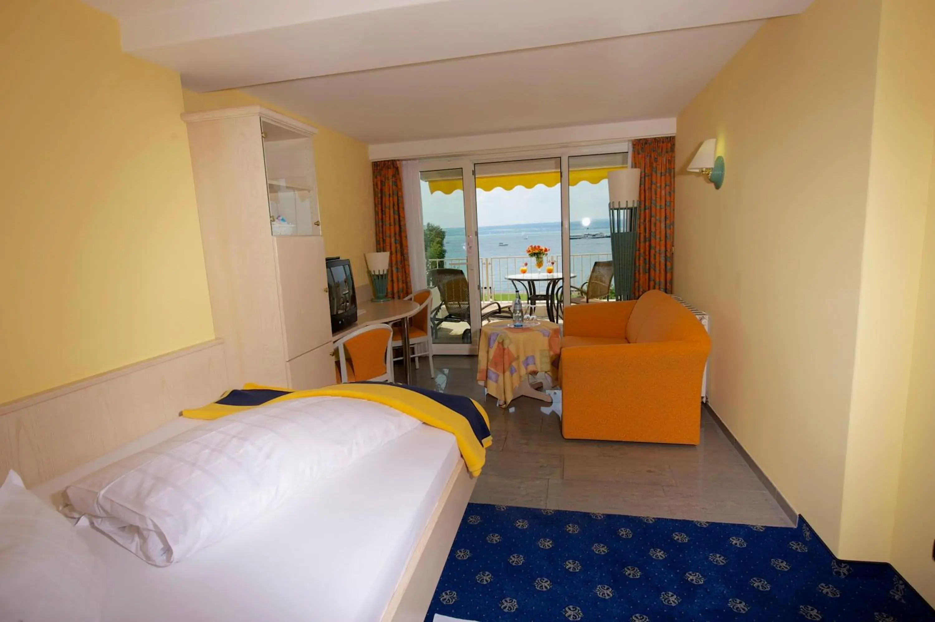 Single Room facing the lake in Seehotel OFF Single Room facing the lake in Seehotel OFF