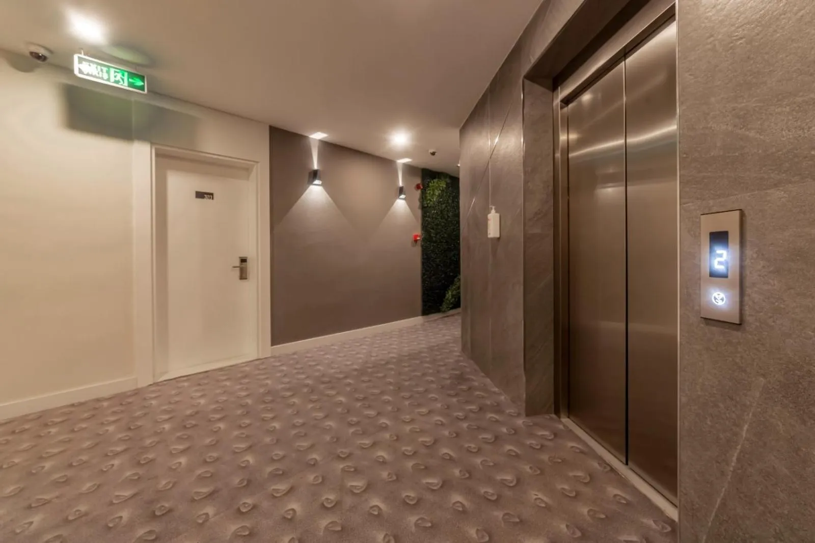 elevator in Tema 242 Hotel