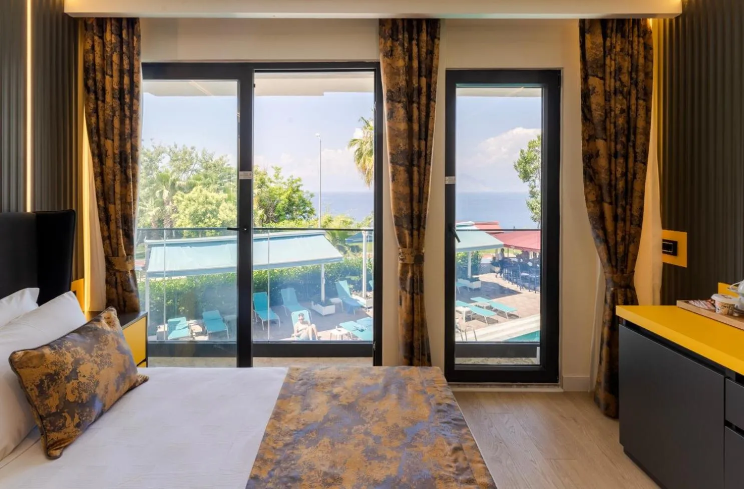 Bed in Tema 242 Hotel