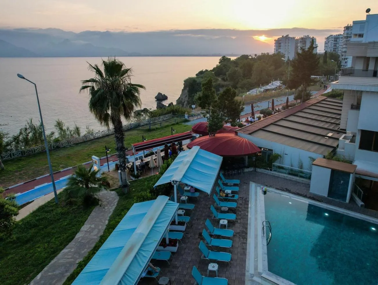 Swimming pool in Tema 242 Hotel