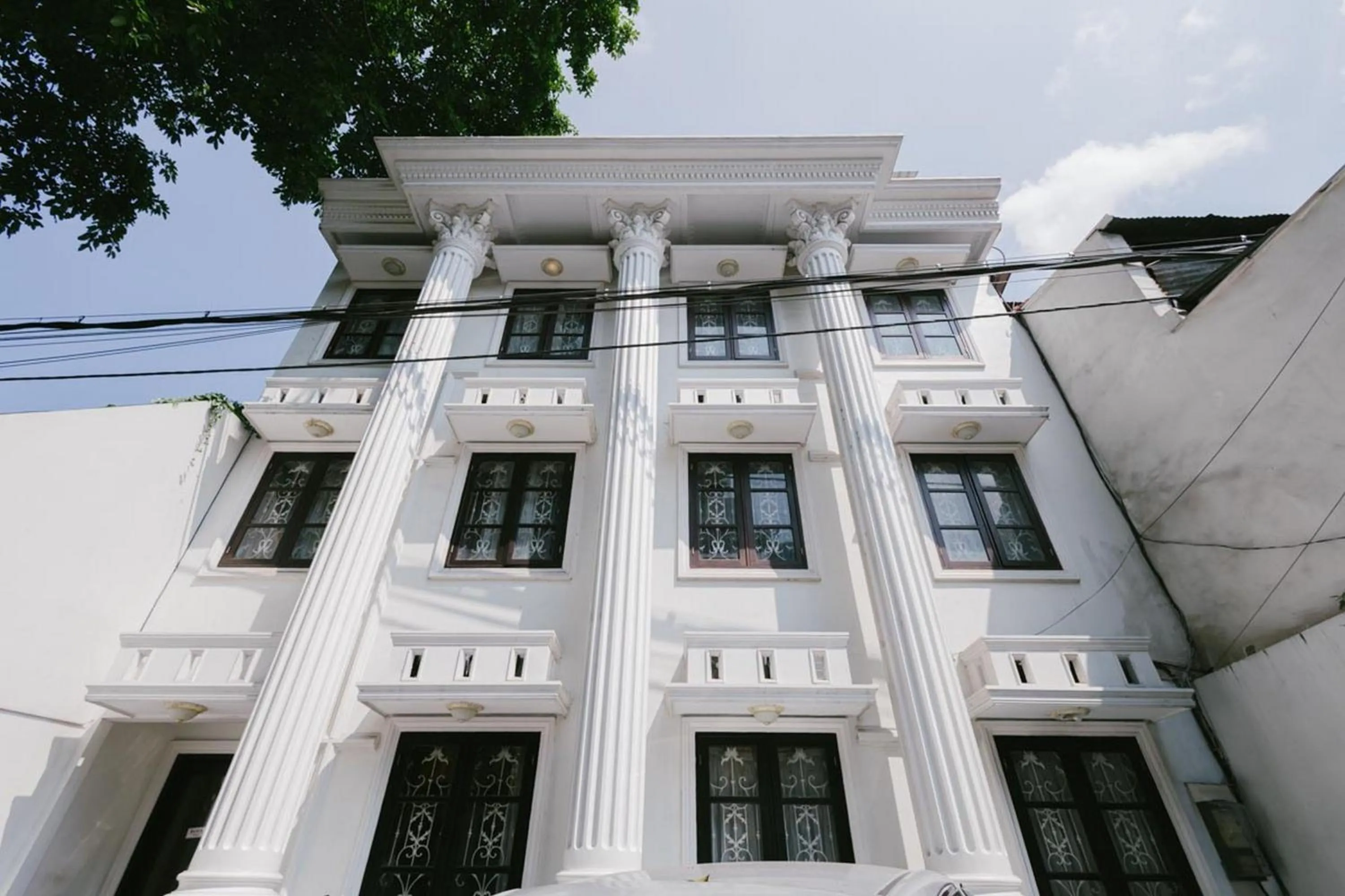 Property building in Urbanview Hotel Sultan Palace Malang by RedDoorz