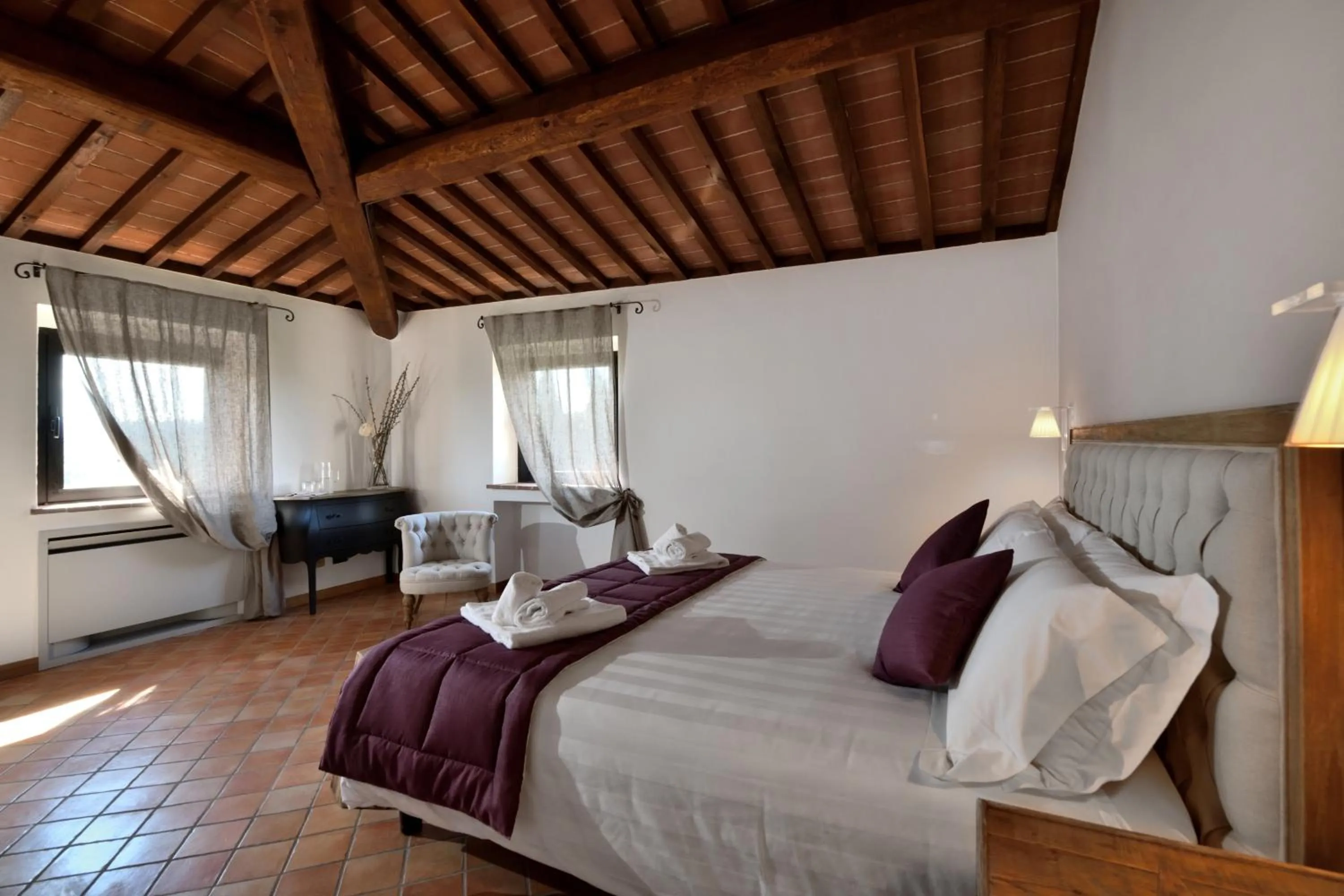 Photo of the whole room, Bed in Porsenna Resort