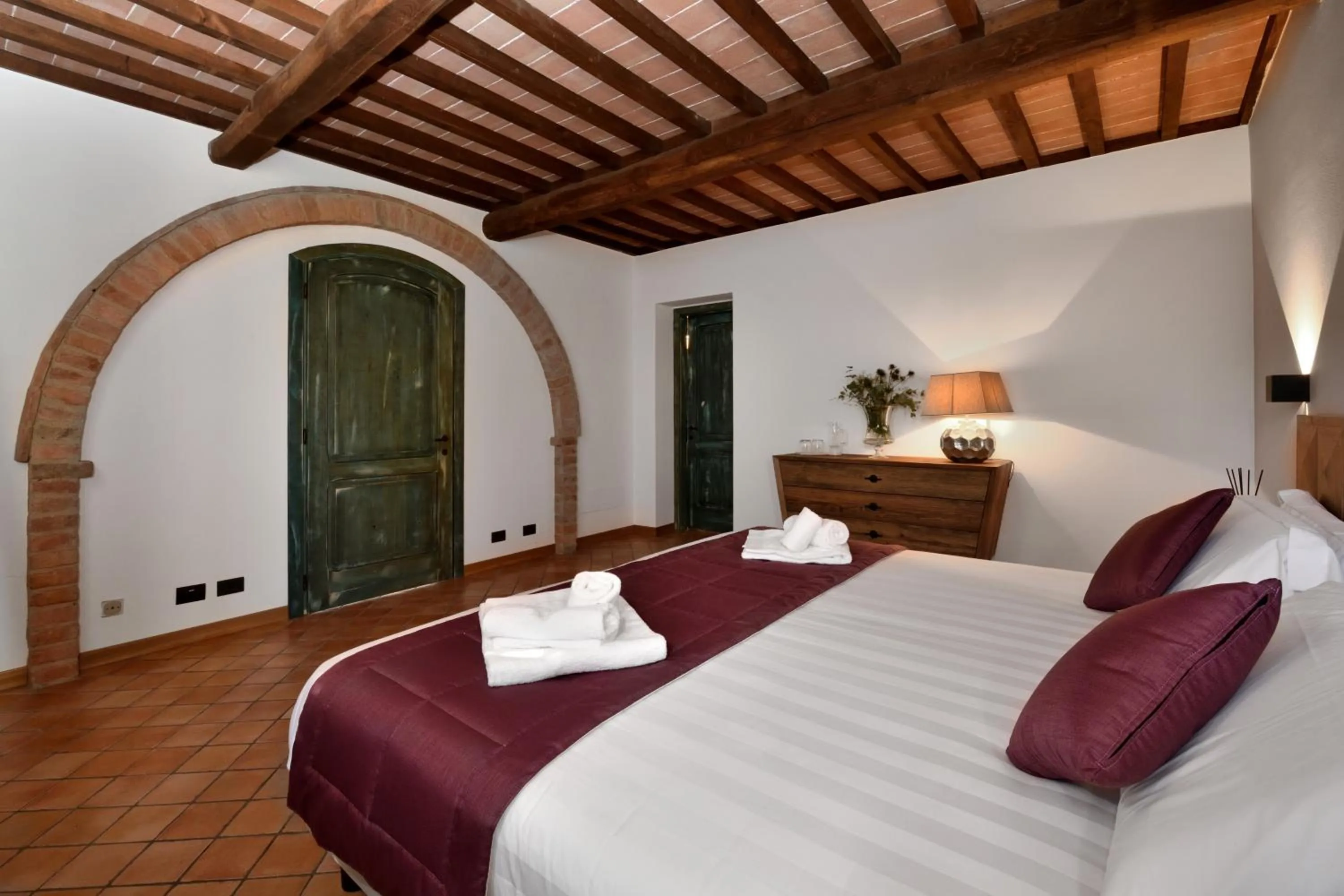 Photo of the whole room, Bed in Porsenna Resort