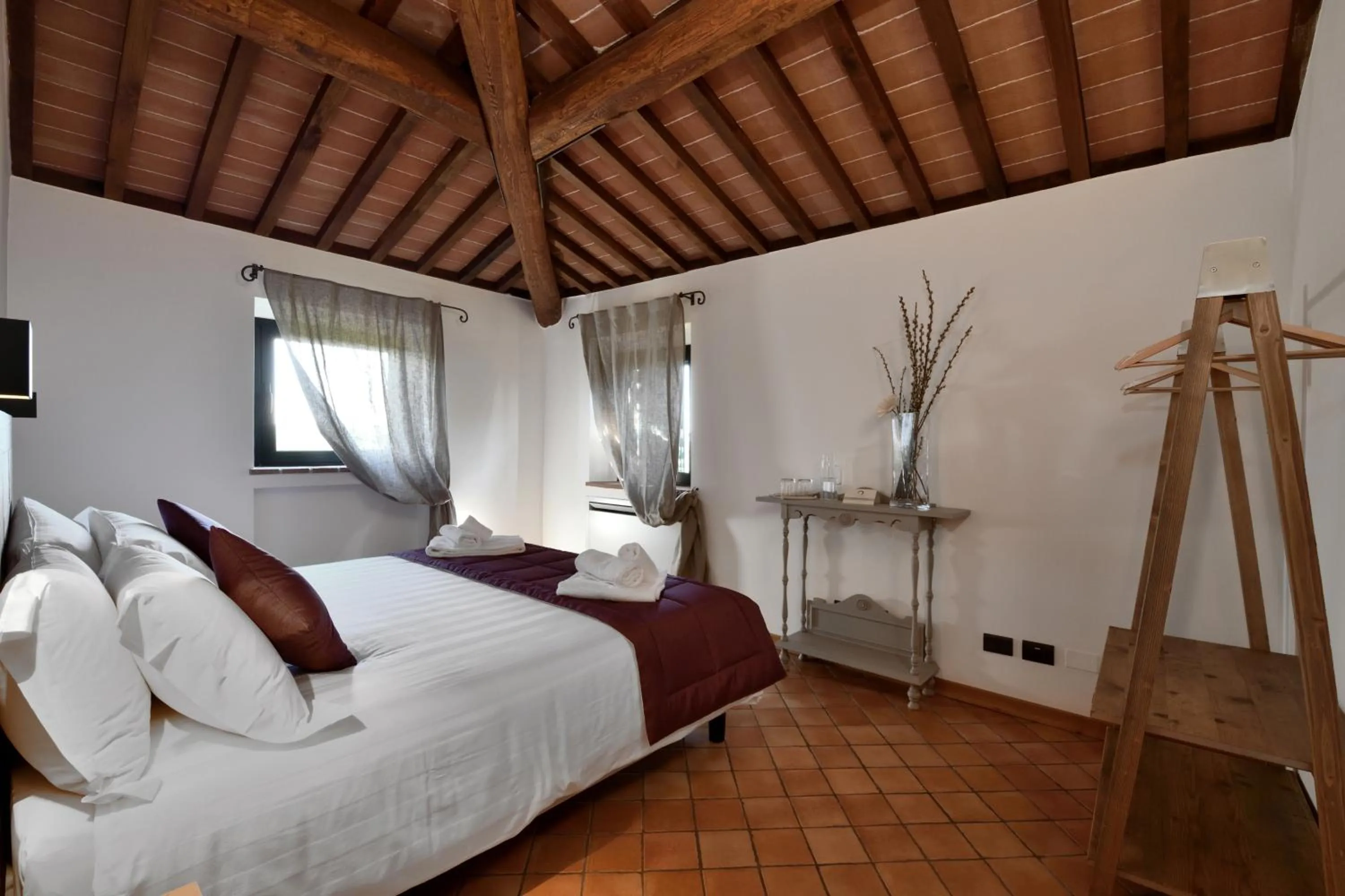 Photo of the whole room, Bed in Porsenna Resort