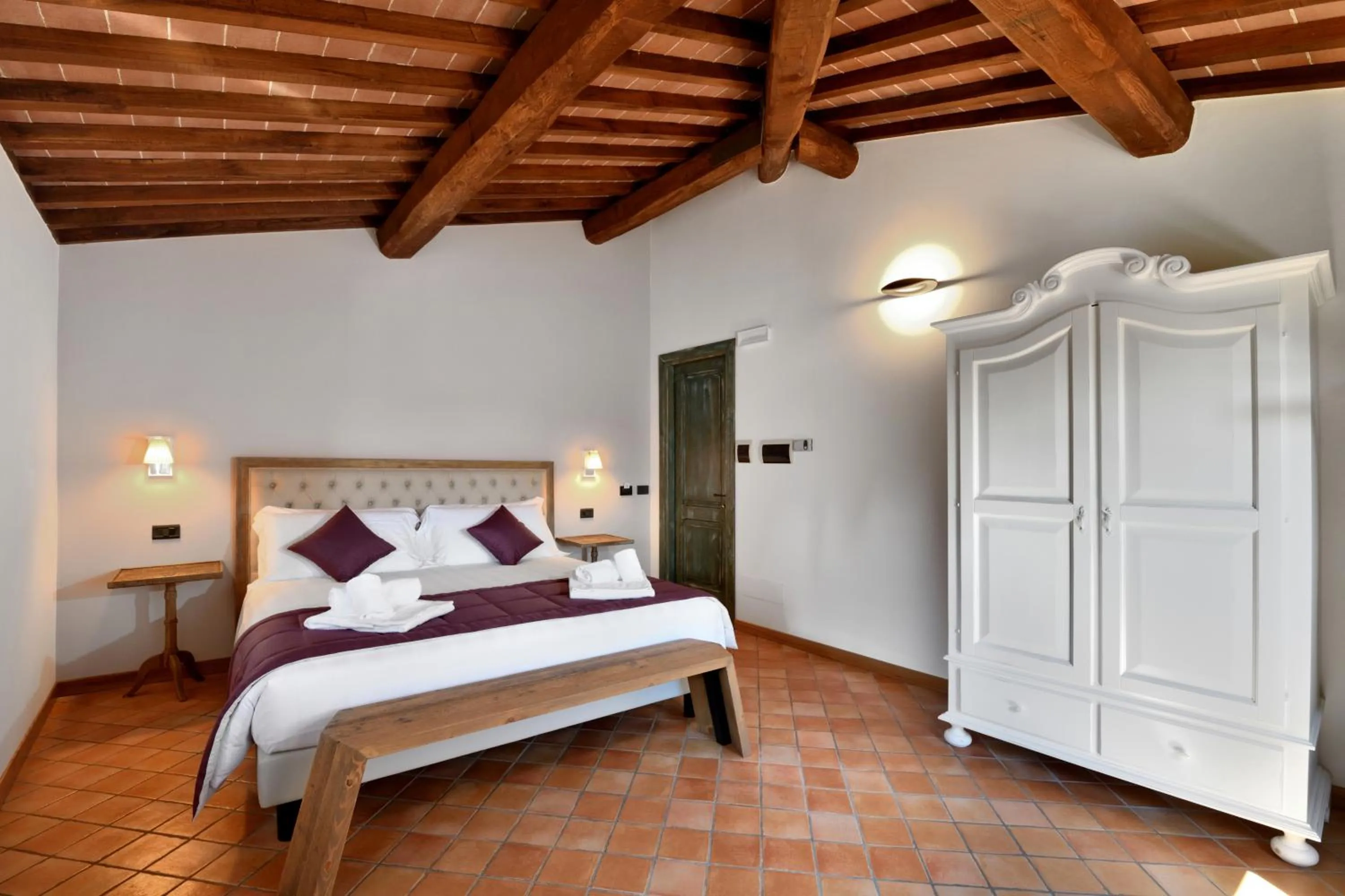 Photo of the whole room, Bed in Porsenna Resort