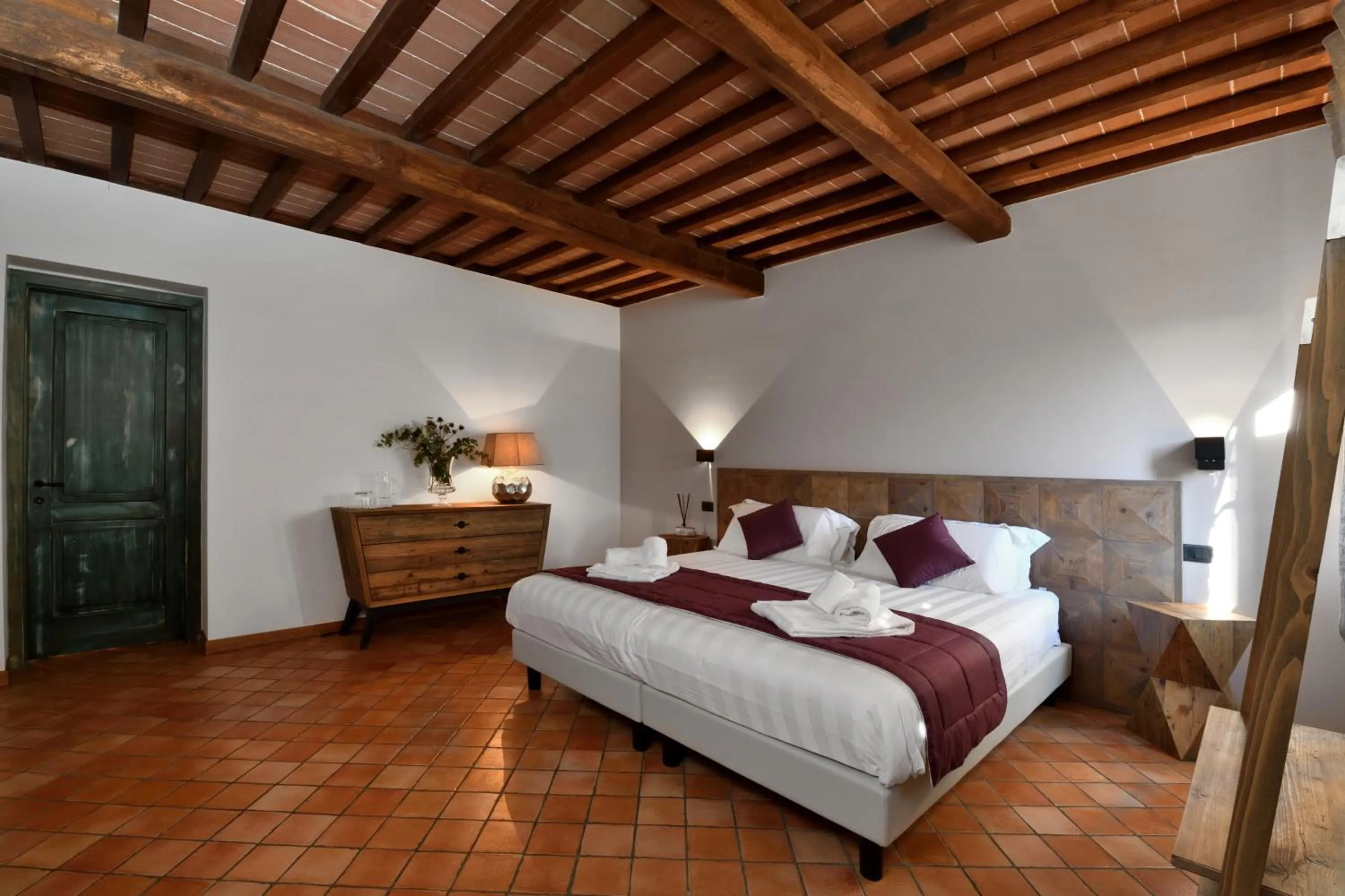 Photo of the whole room, Bed in Porsenna Resort