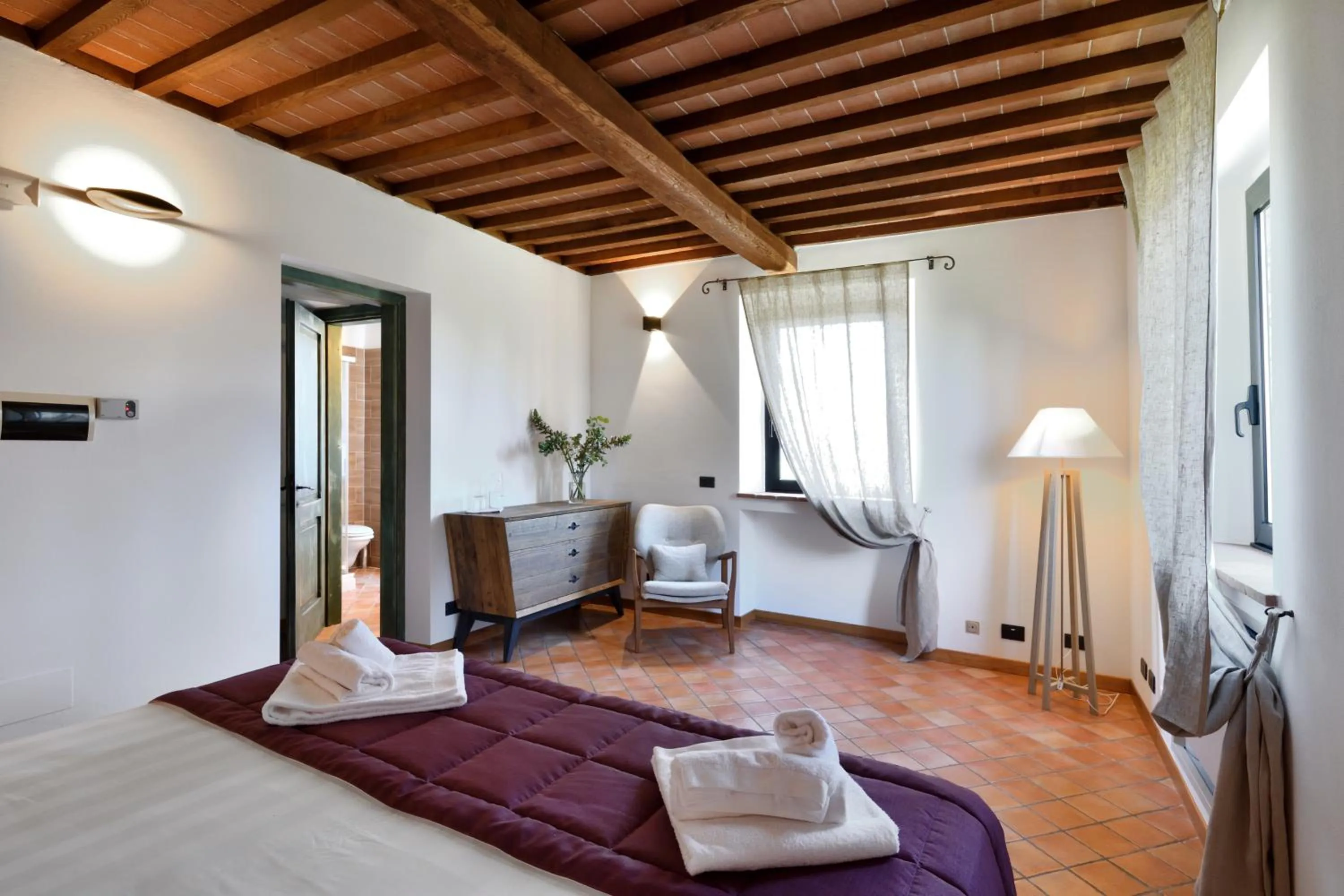 Photo of the whole room, Bed in Porsenna Resort