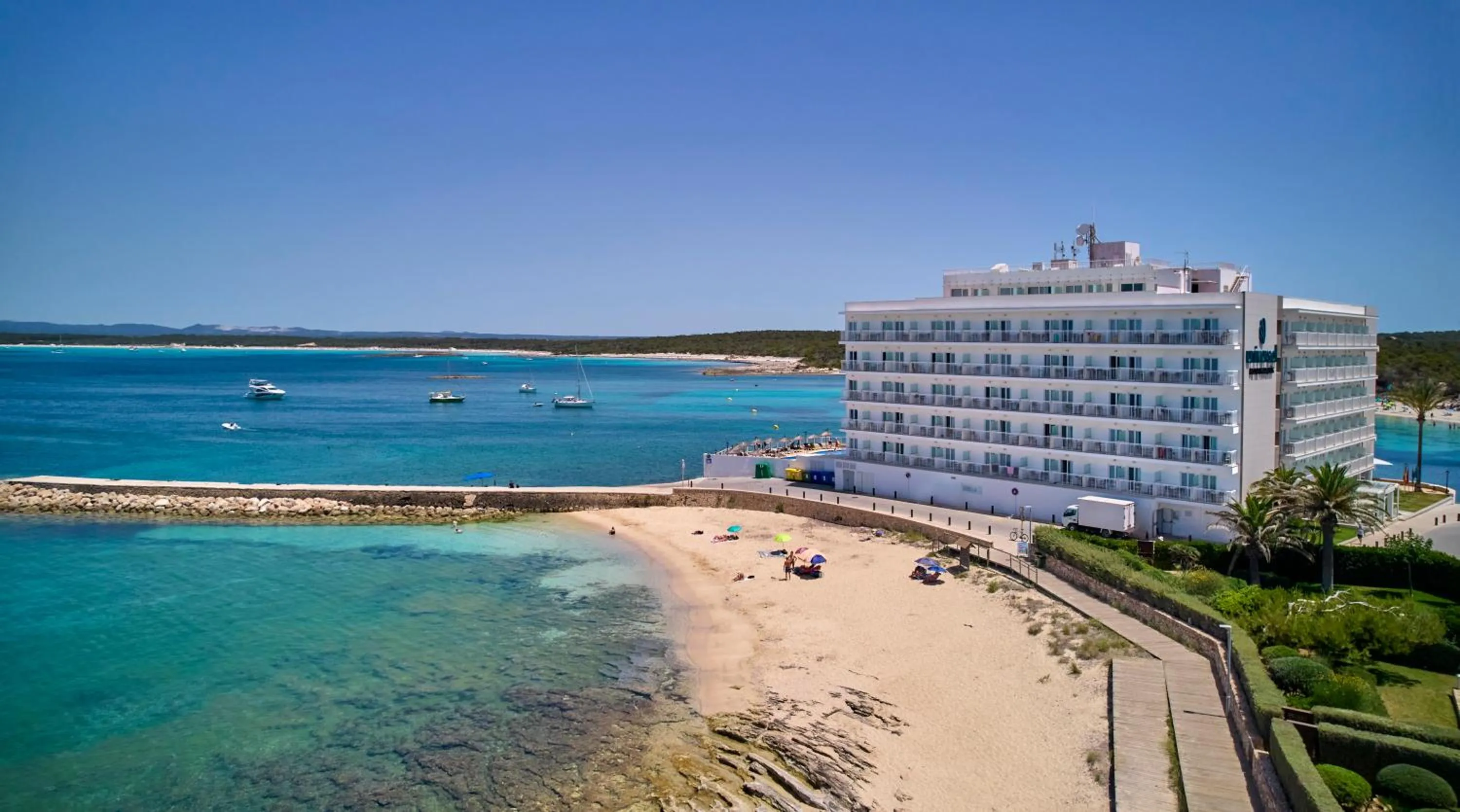 Property building in Universal Hotel Marqués