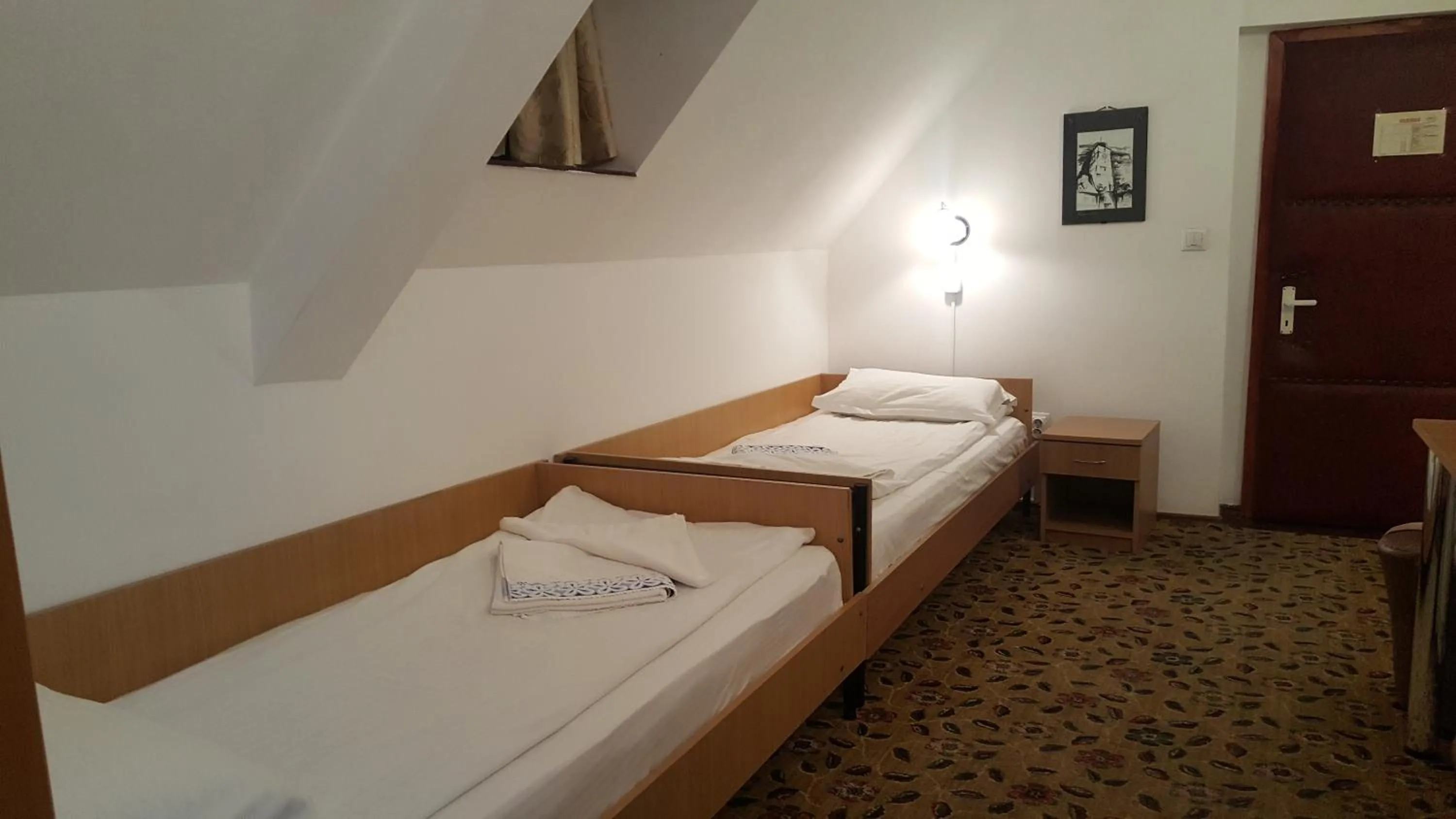 Bed in Pensiunea Podul Minciunilor