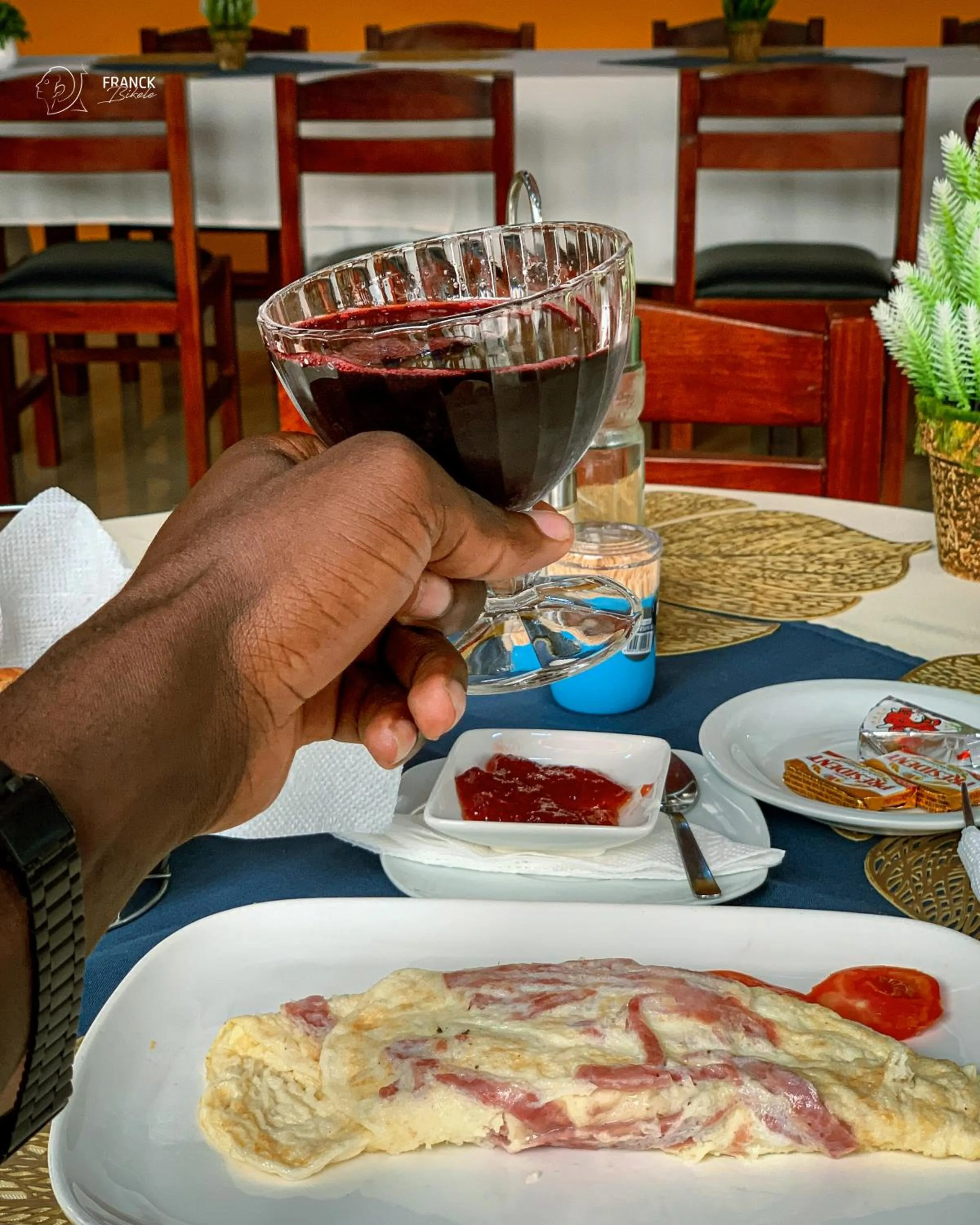 Breakfast in La Vallée de Bana