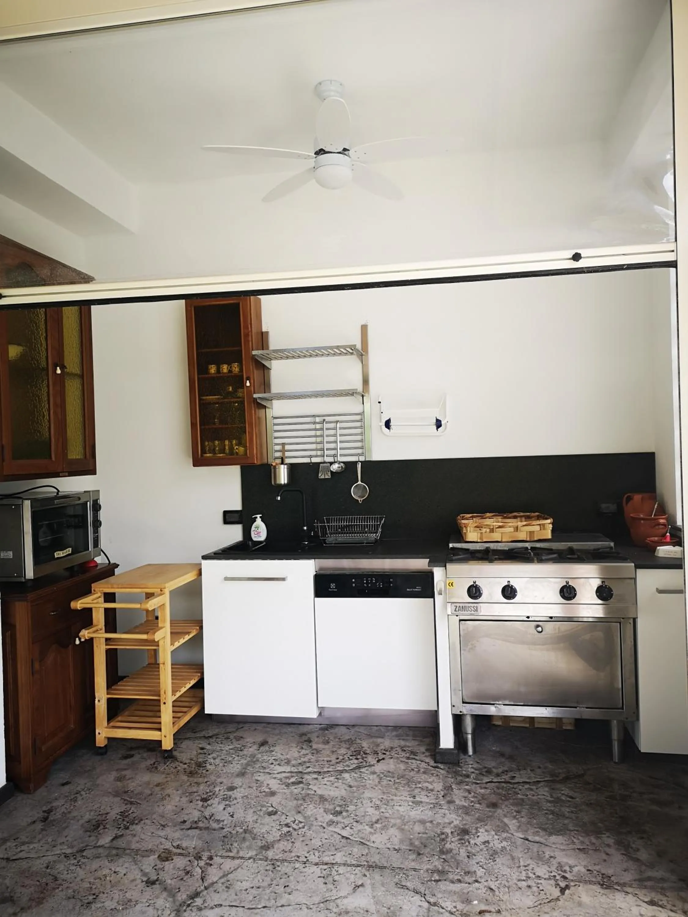 Kitchen or kitchenette in La Casa di Anna