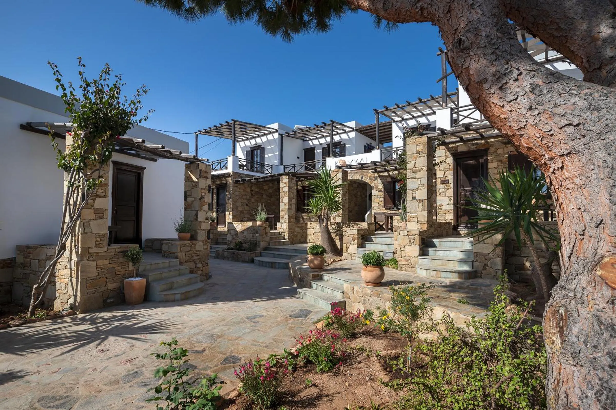 Property building in Cochili Rooms & Apartments