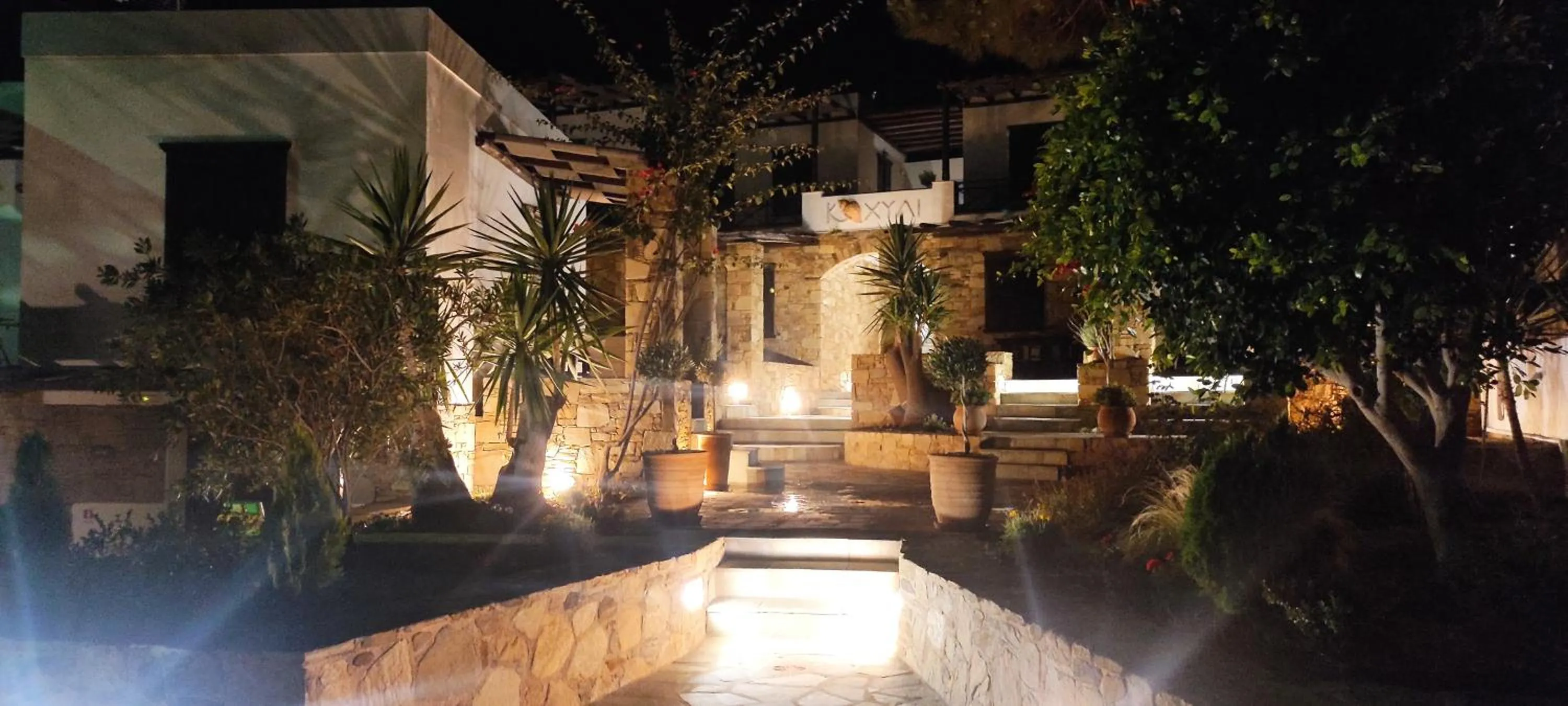 Property building in Cochili Rooms & Apartments