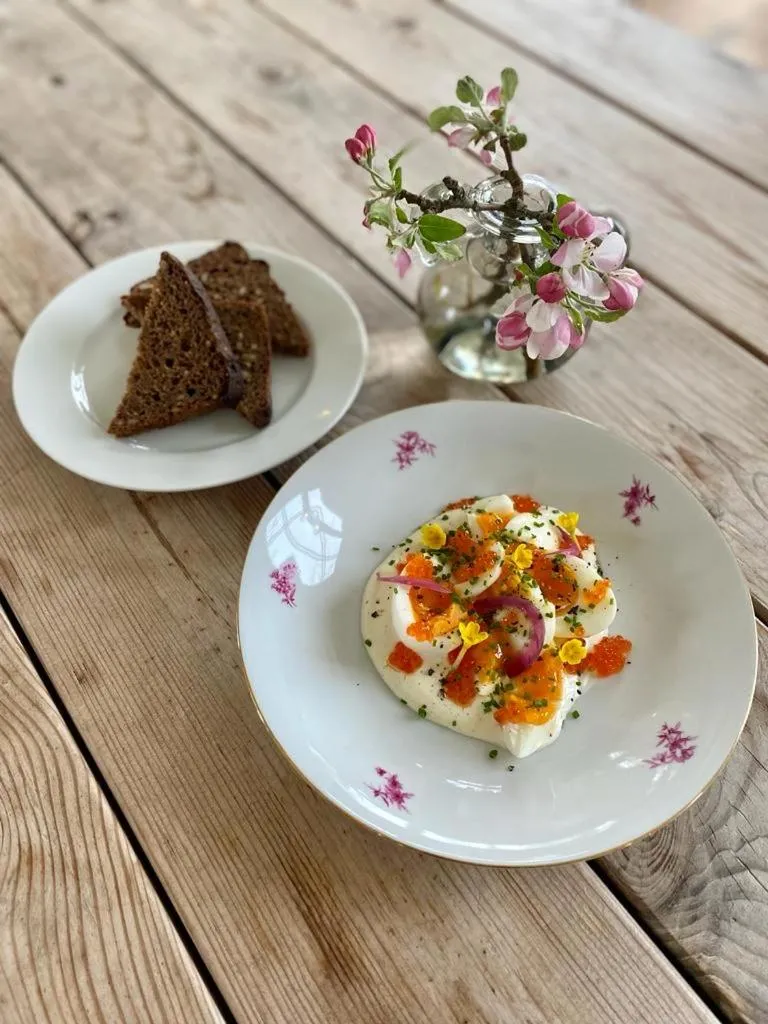 Restaurant/places to eat in Pilguse Residency