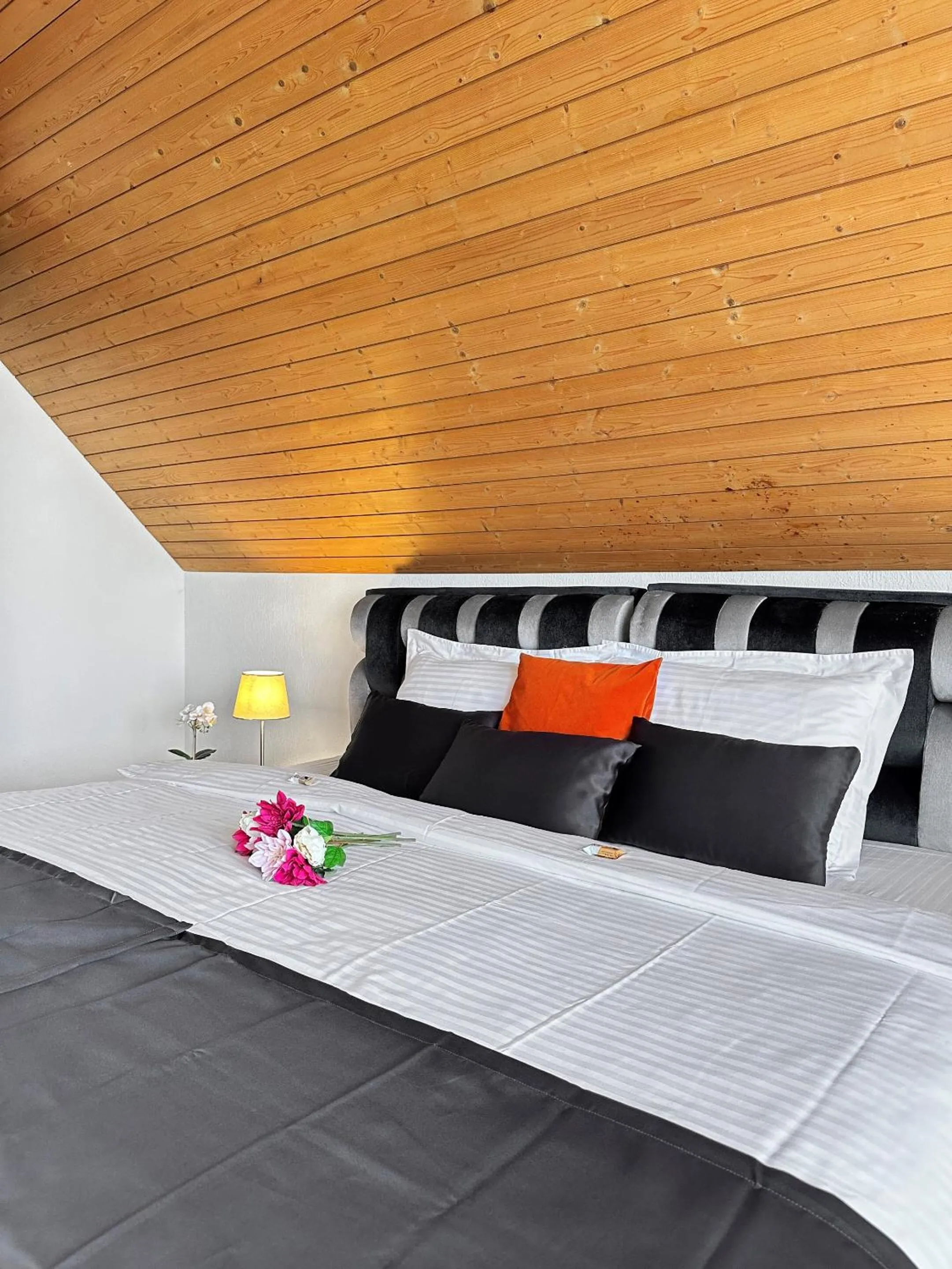 Bedroom, Bed in Centra Hotel Zurich