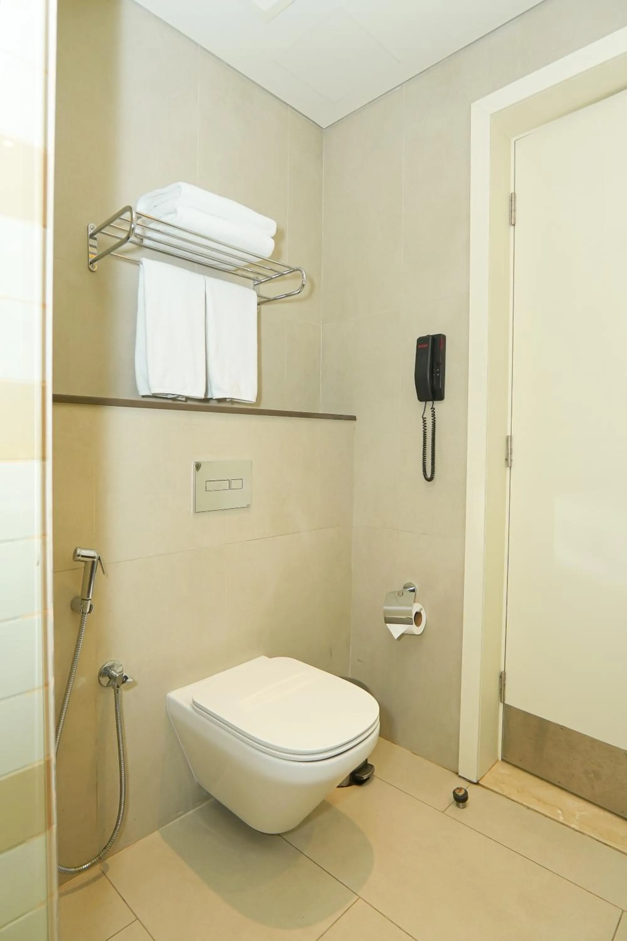 Toilet in Pavilion Hotel Al Jaddaf - Former Citadines Culture Village