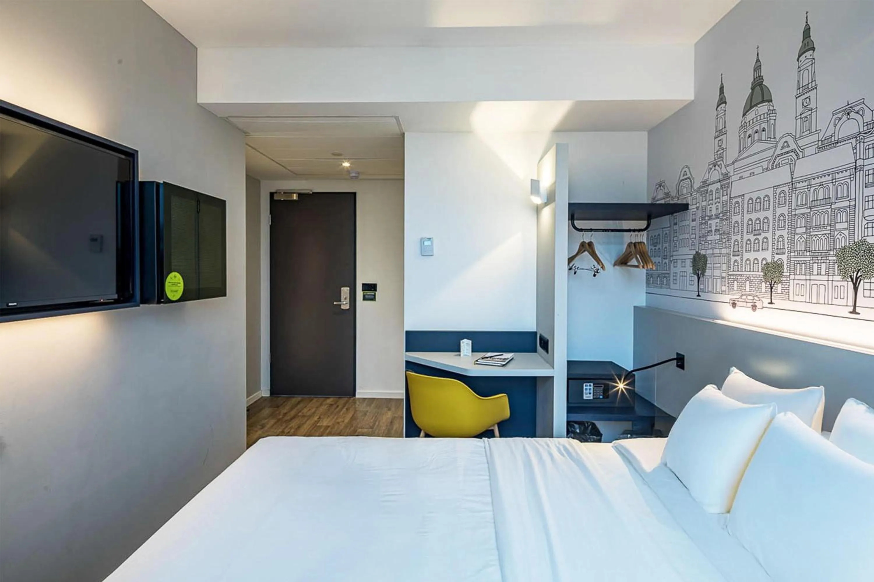 Photo of the whole room, Bed in B&B Hotel Budapest City