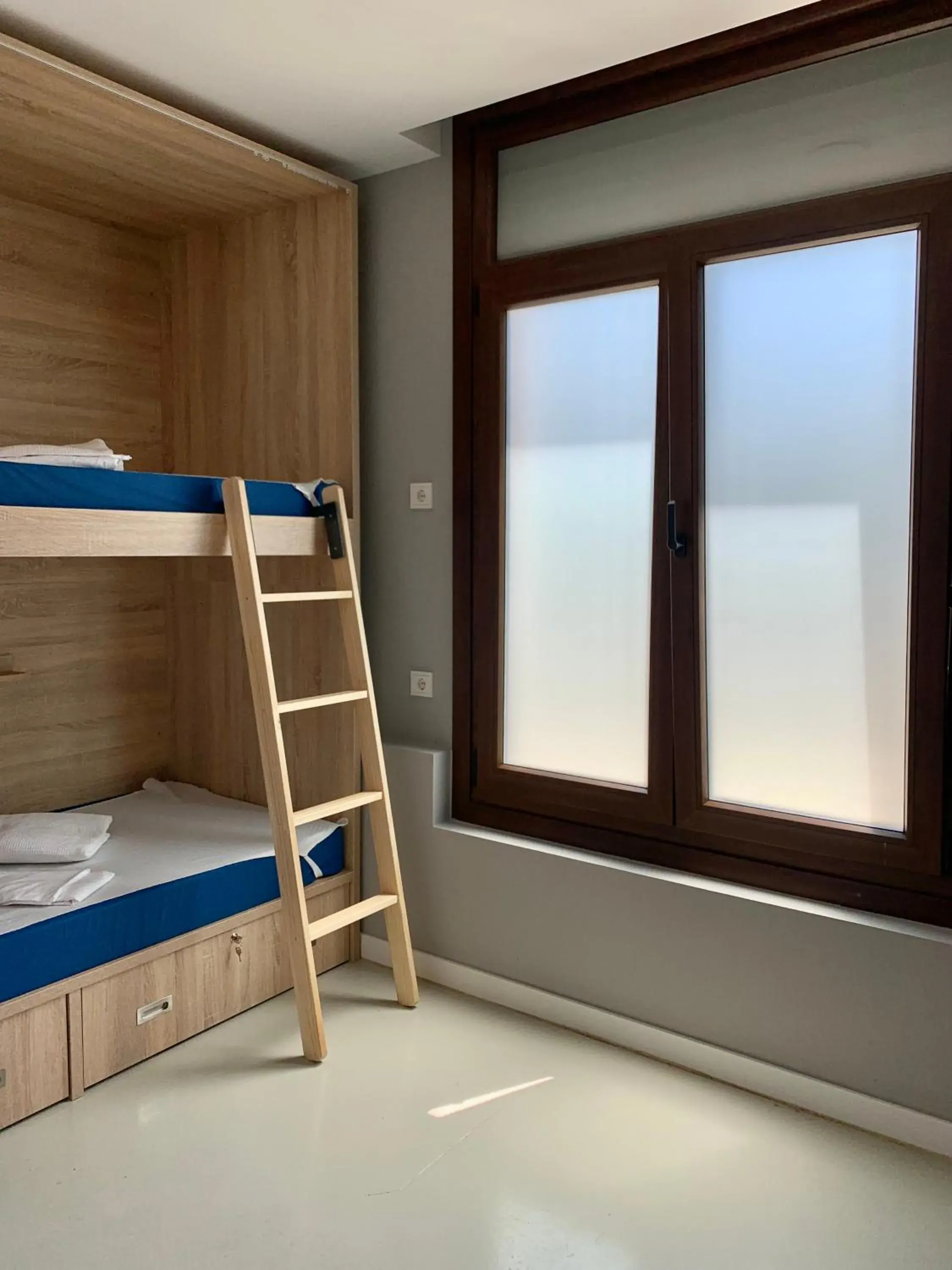 Bunk Bed in Mixed Dormitory Room in Albergue GBC Caldas Bunk Bed in Mixed Dormitory Room in Albergue GBC Caldas