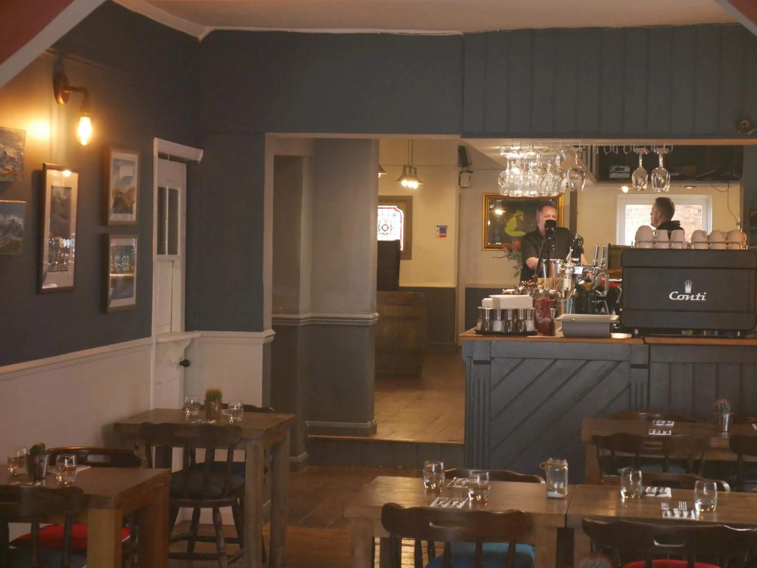 Restaurant/places to eat in The Fox and Hounds