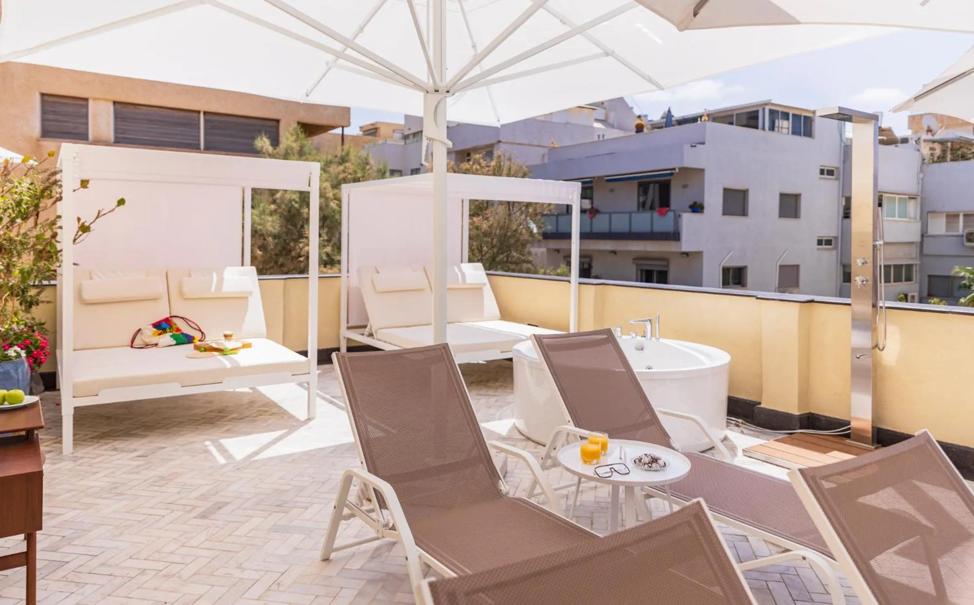 Hot Tub in Villa Brown Tel-Aviv, a member of Brown Hotels