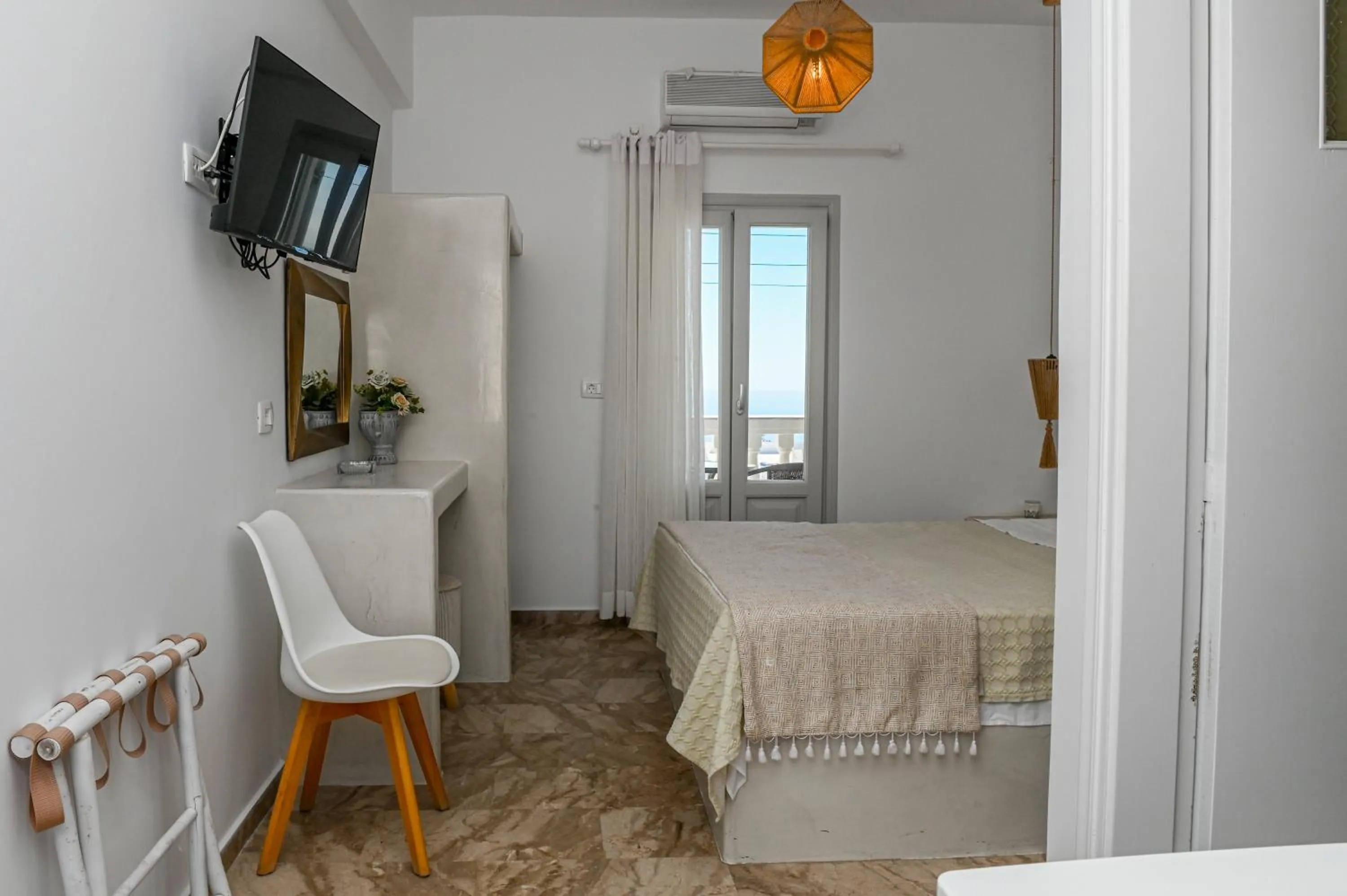 Photo of the whole room, Bed in Vinas Place City Center