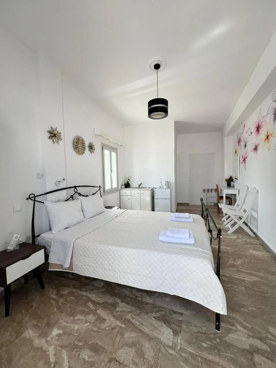 Bedroom, Bed in Vinas Place City Center