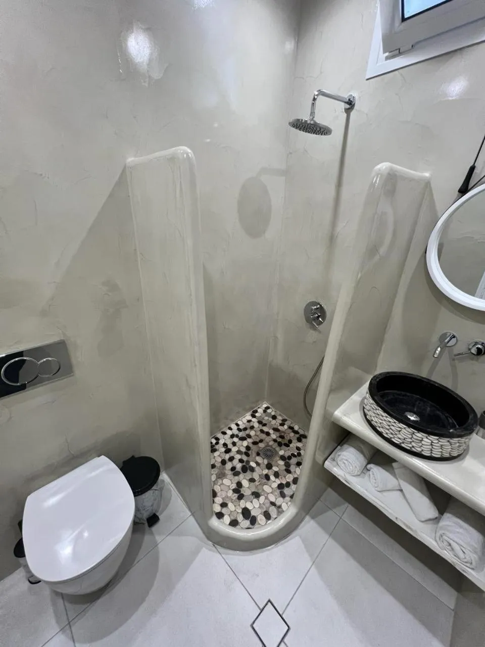 Shower in Vinas Place City Center