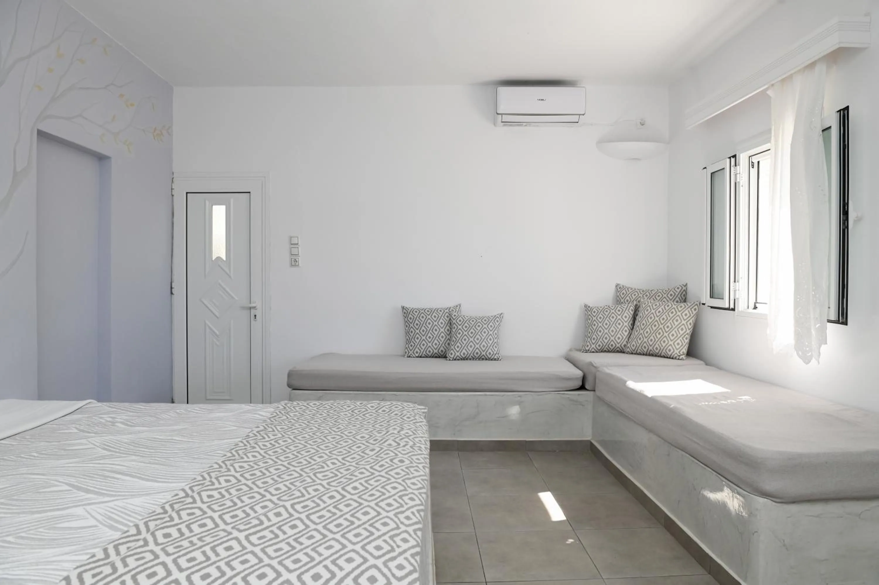 Photo of the whole room, Bed in Vinas Place City Center