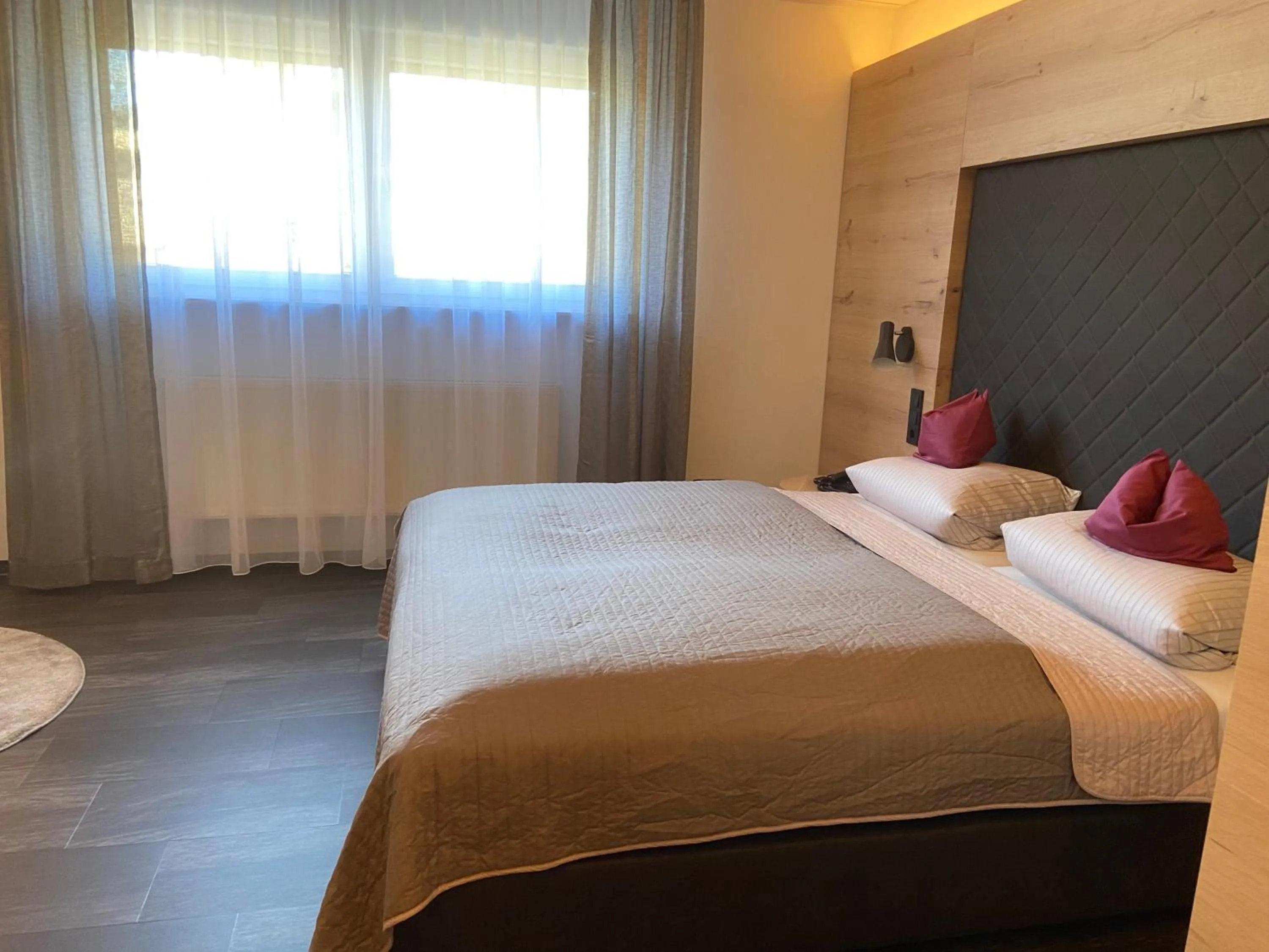 room service, Bed in Hotel Koch