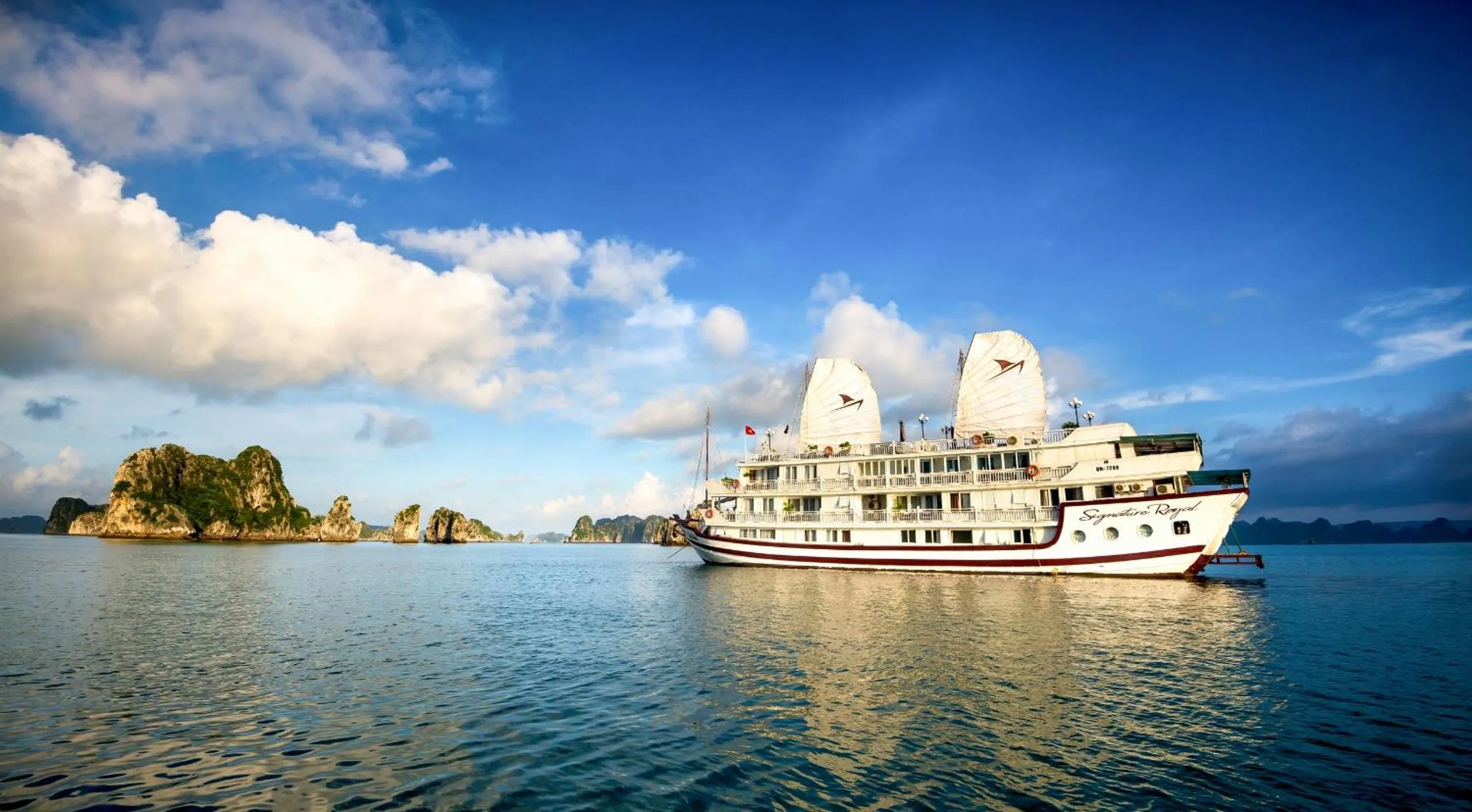 Mountain view in Signature Halong Cruise