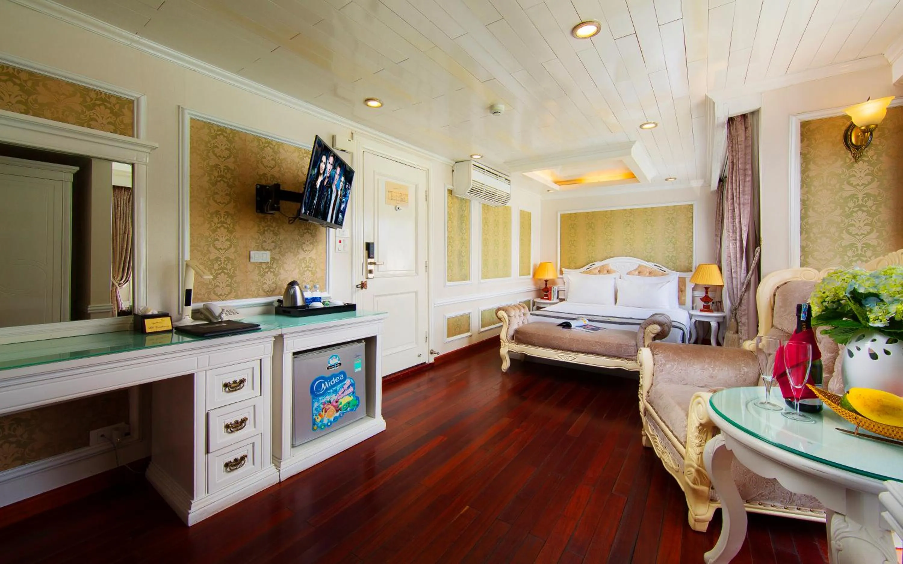 Bed in Signature Halong Cruise