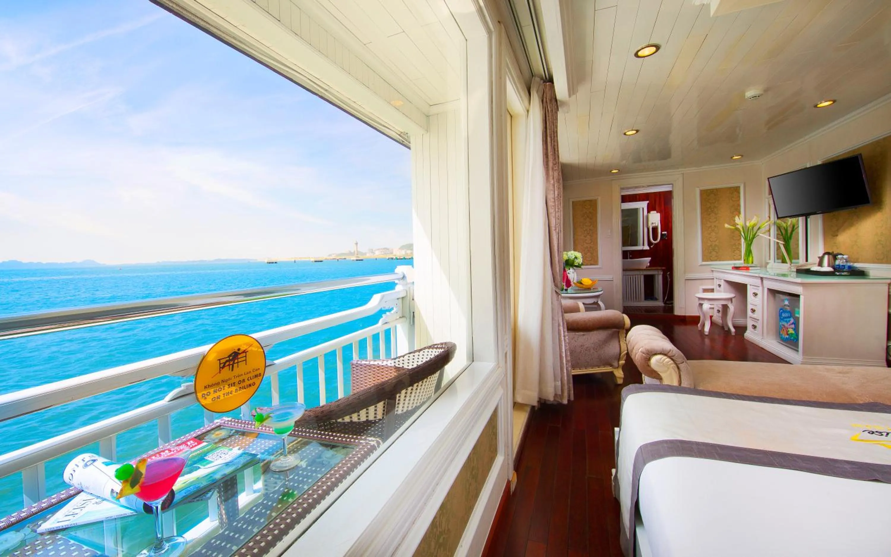 Balcony/Terrace in Signature Halong Cruise
