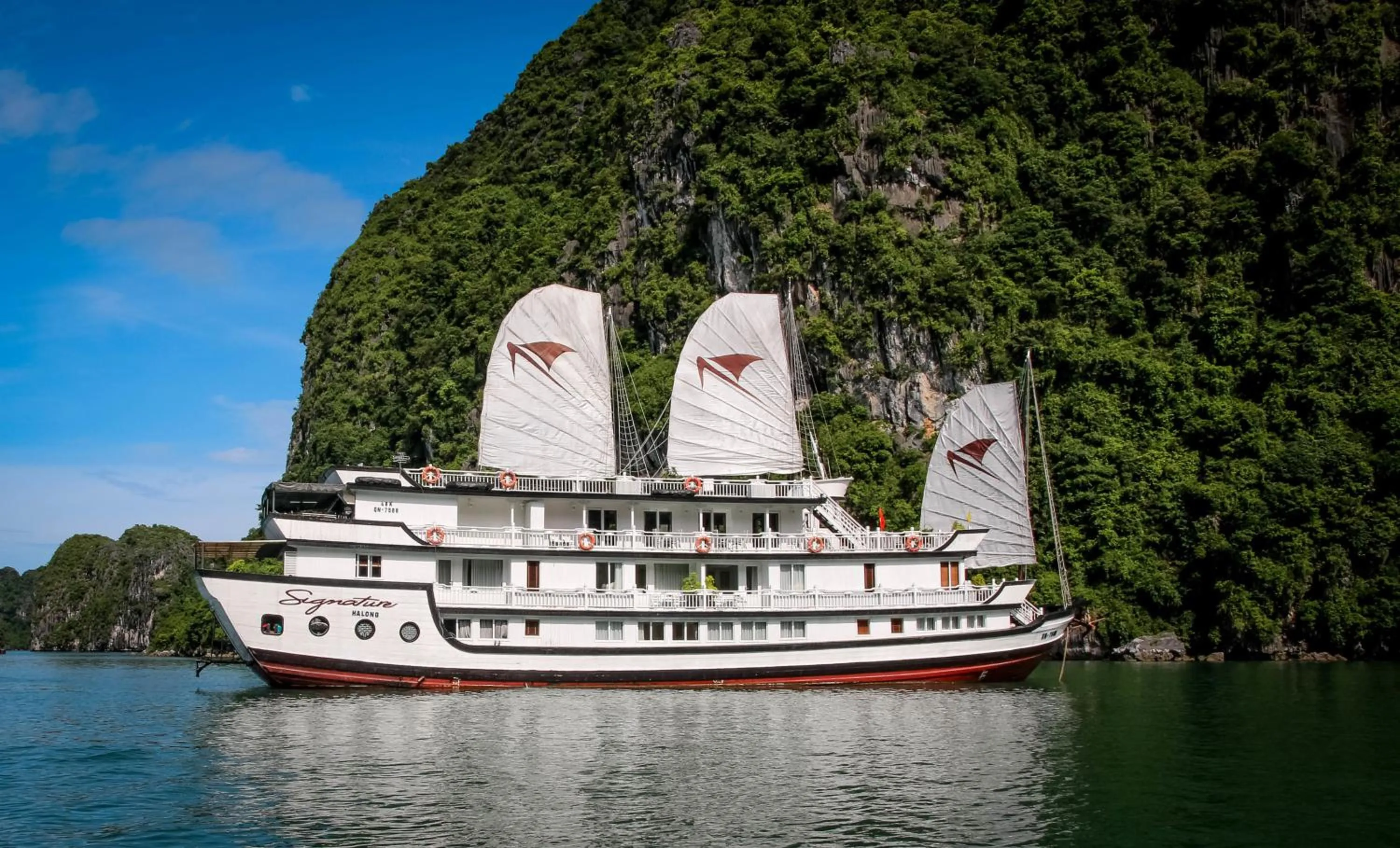 Bird's eye view in Signature Halong Cruise