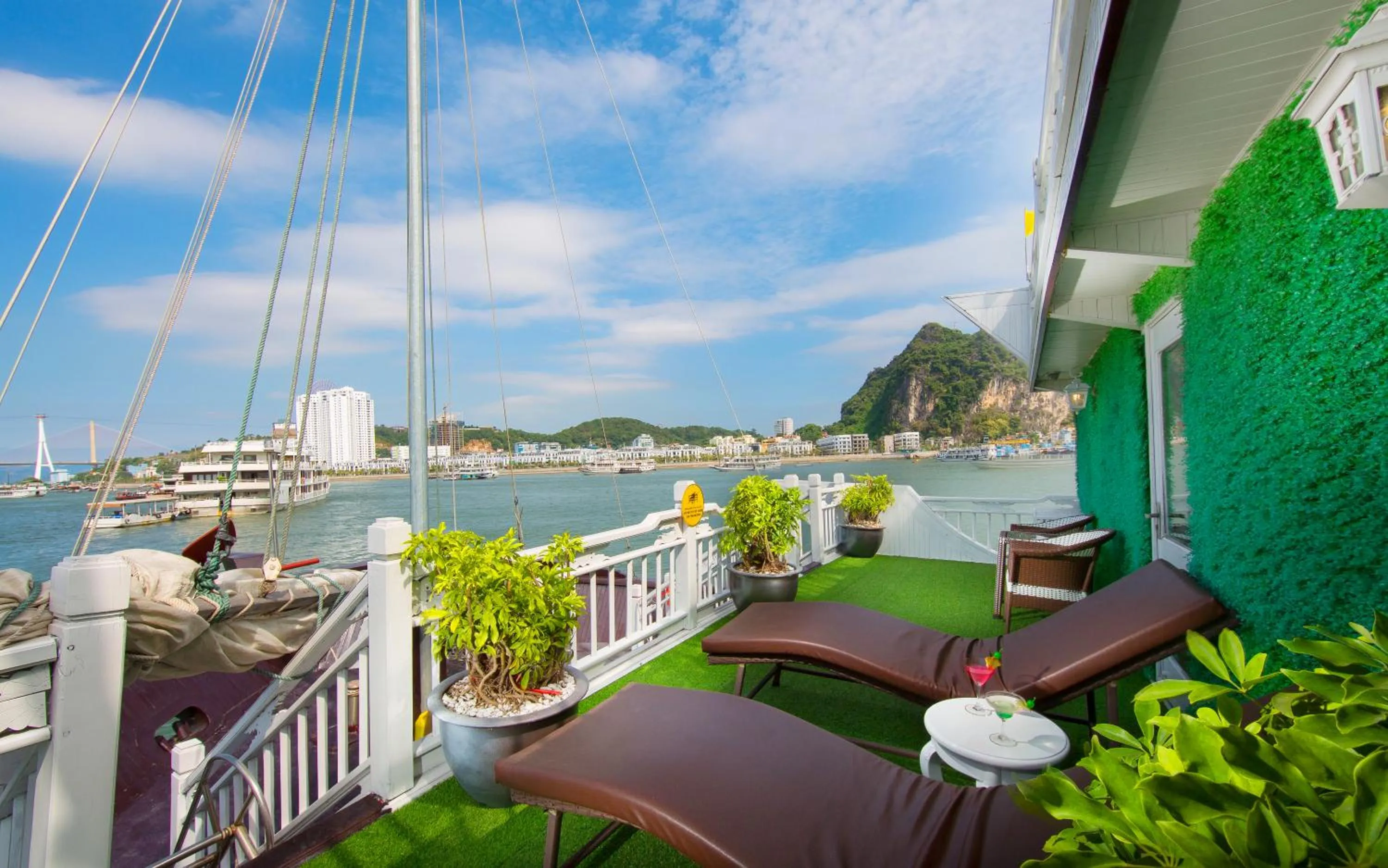 Balcony/Terrace in Signature Halong Cruise