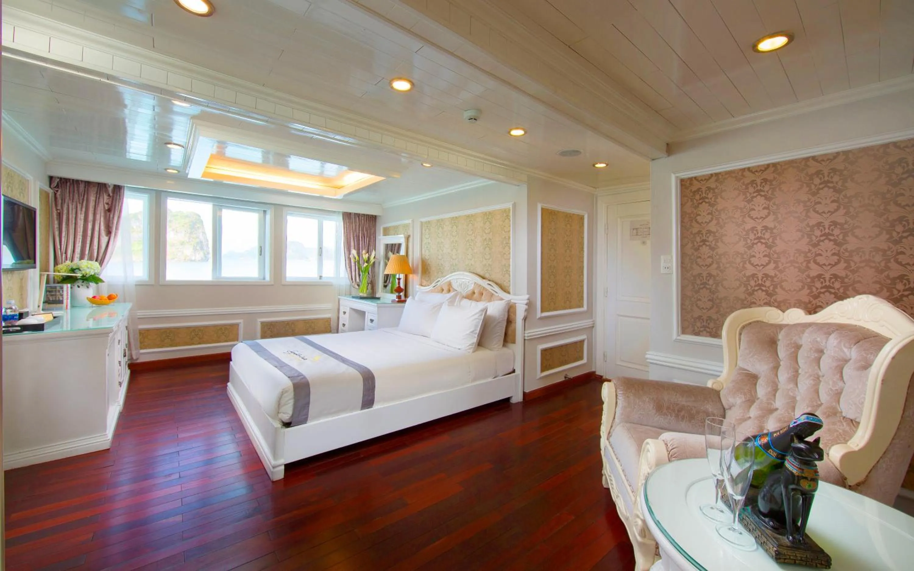 Photo of the whole room, Bed in Signature Halong Cruise