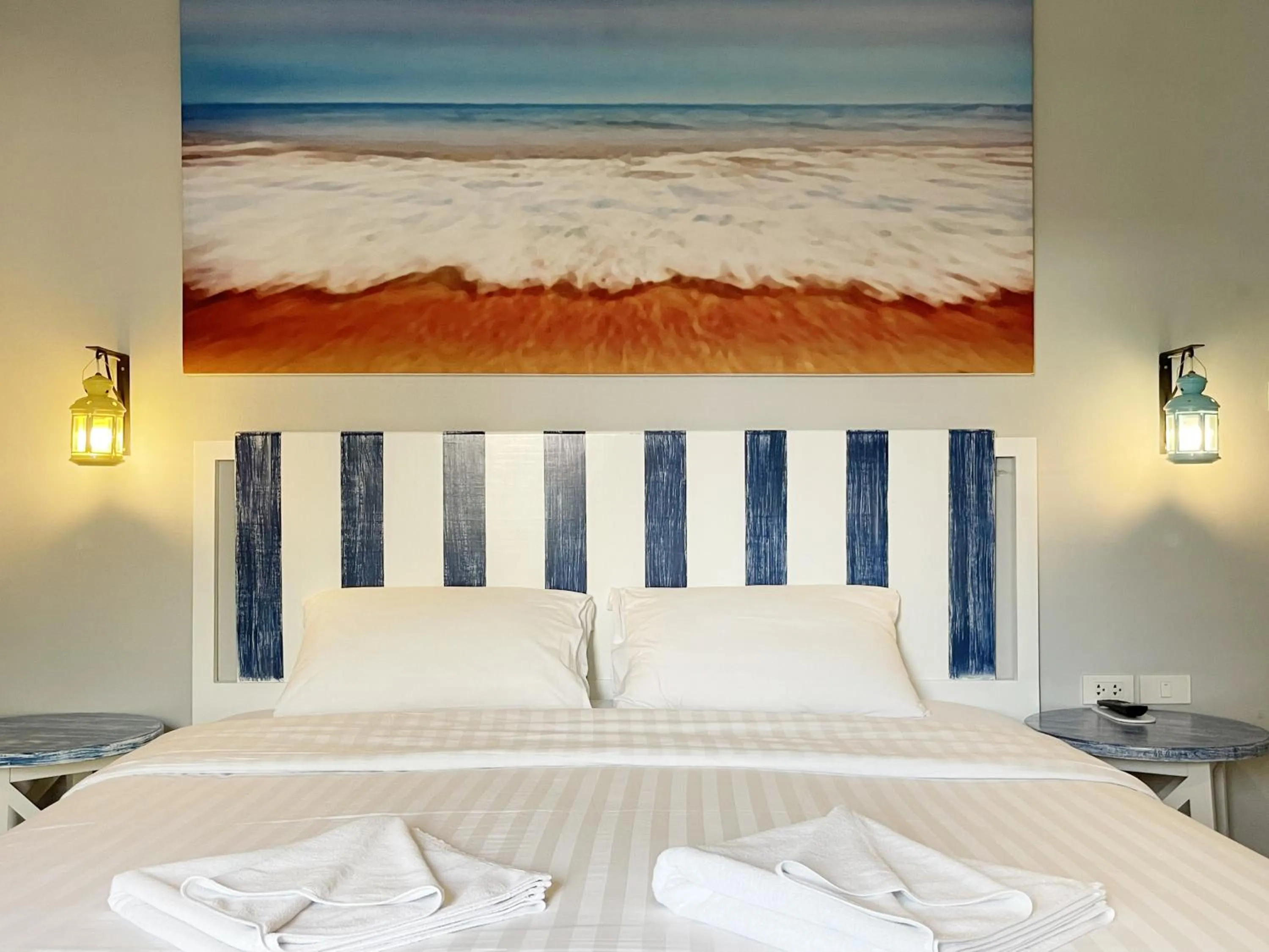 Photo of the whole room, Bed in Hub Hua Hin 57