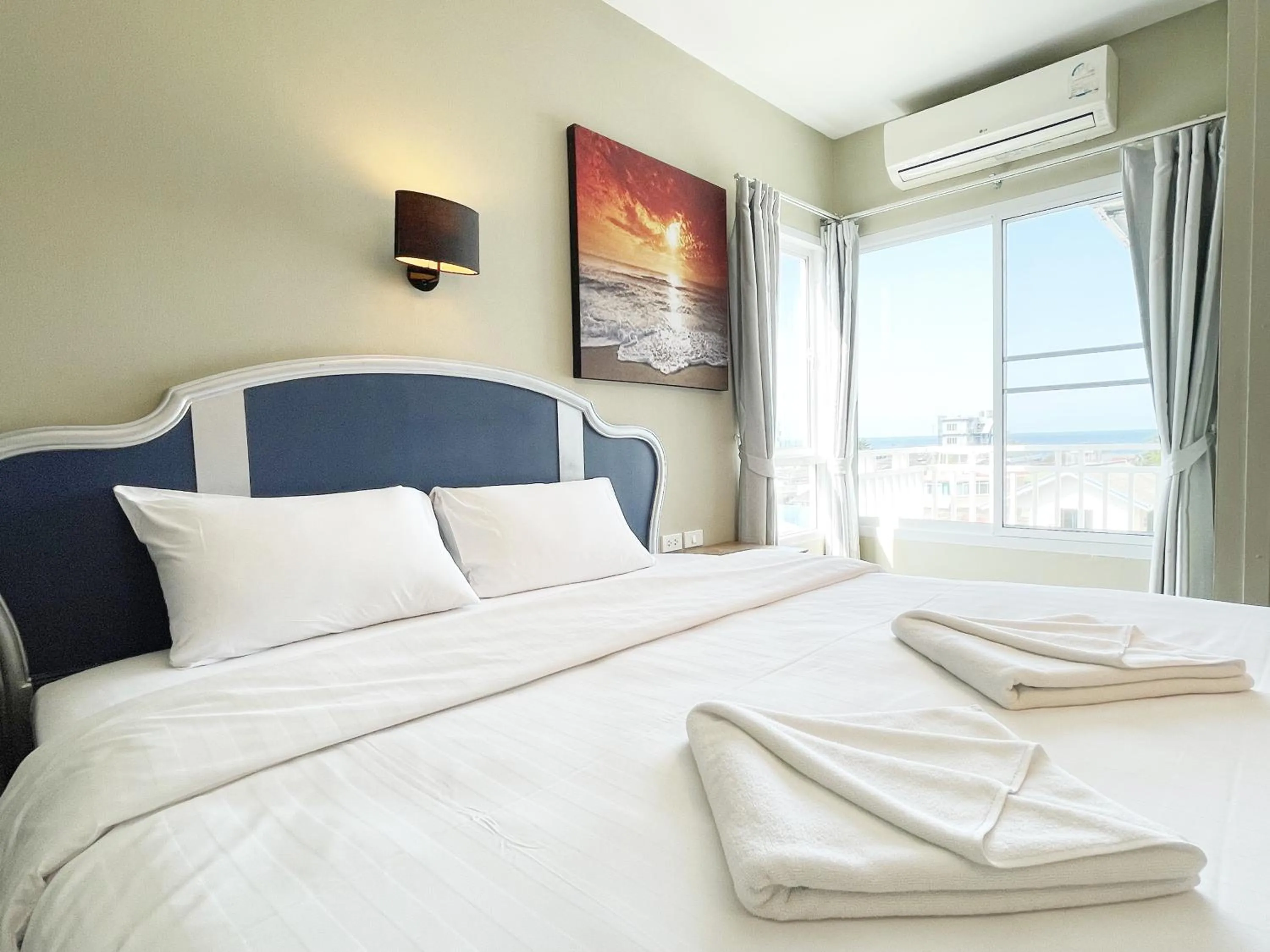 Photo of the whole room, Bed in Hub Hua Hin 57