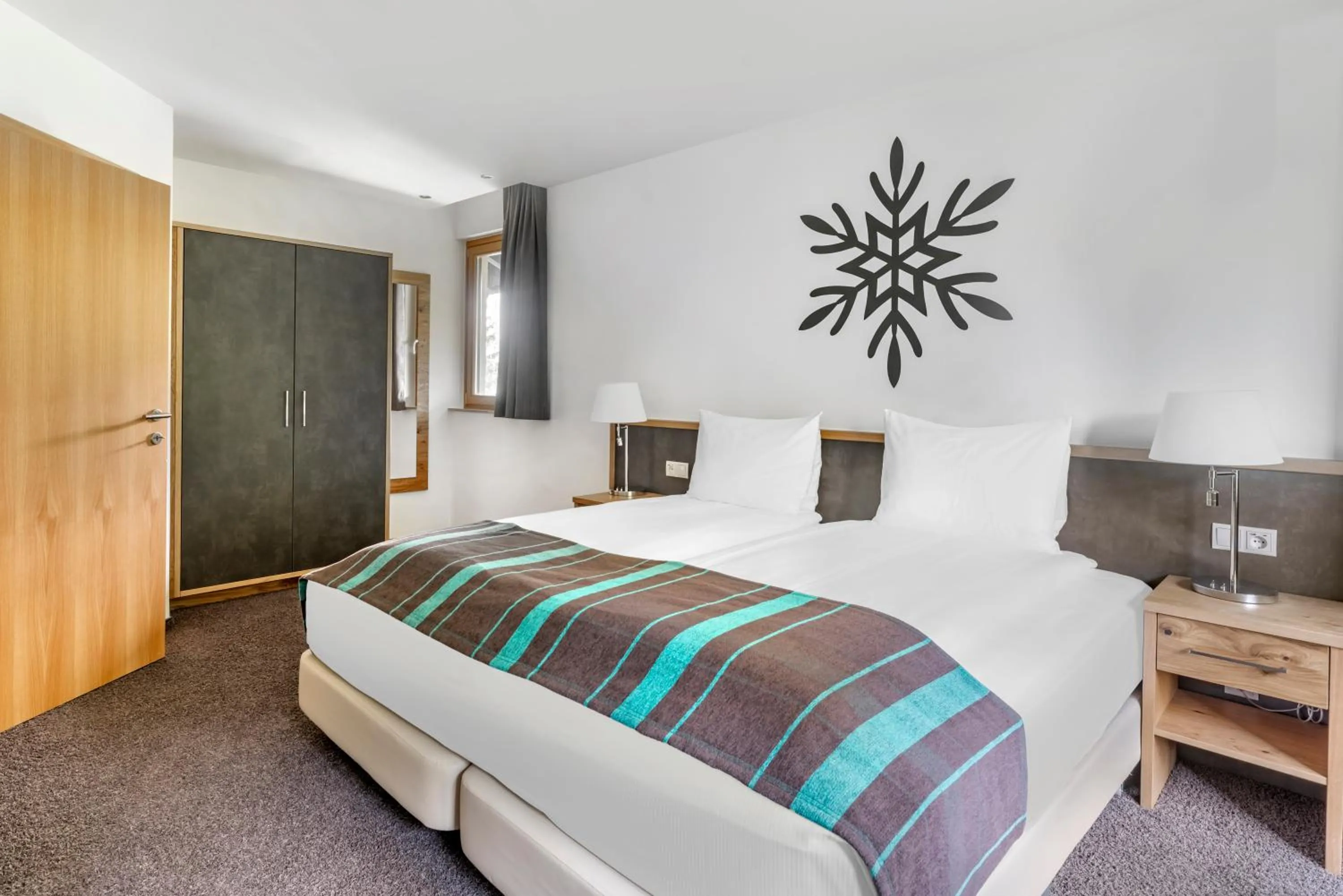 Bedroom, Bed in Alpine Club Resort