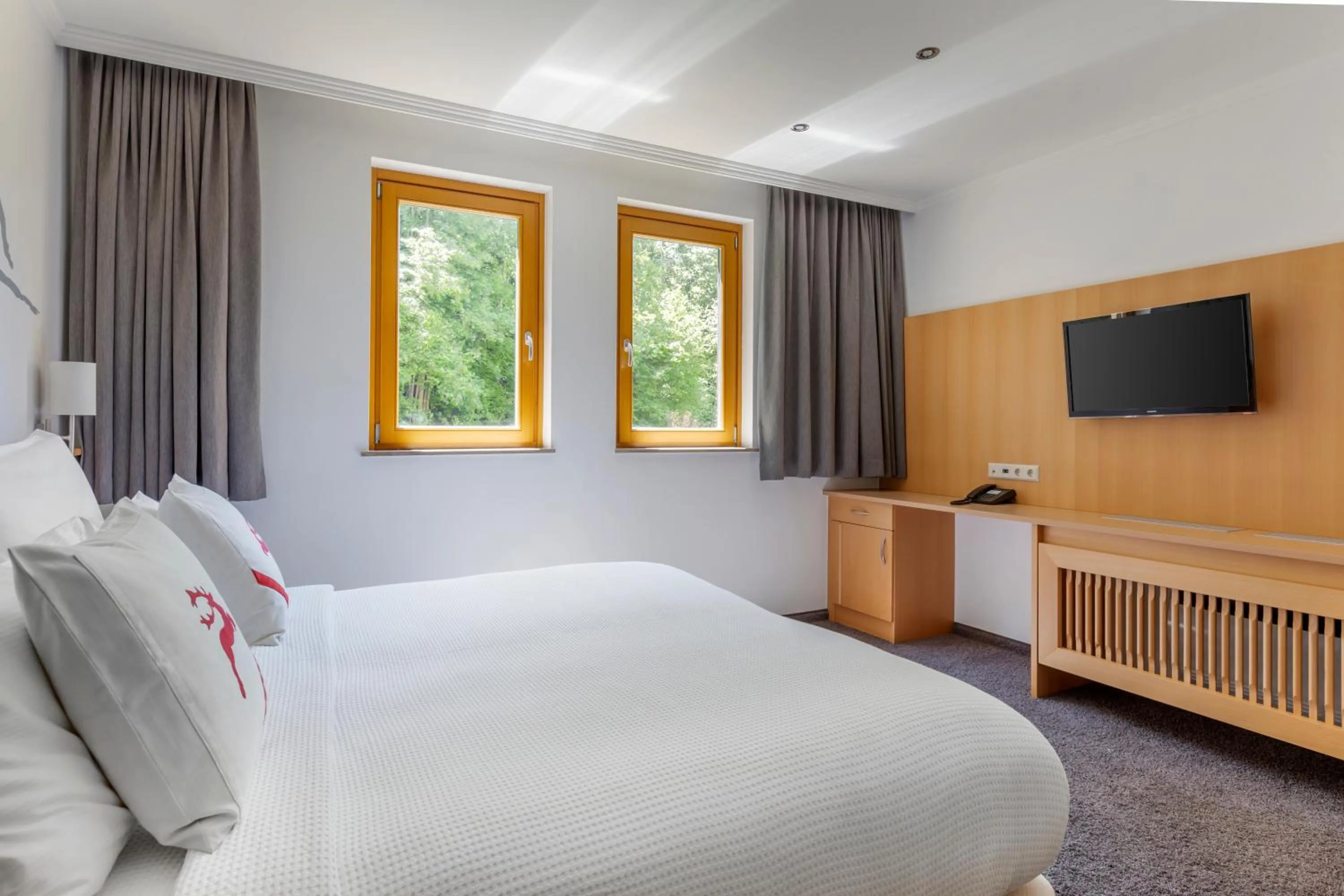 Bedroom, Bed in Alpine Club Resort