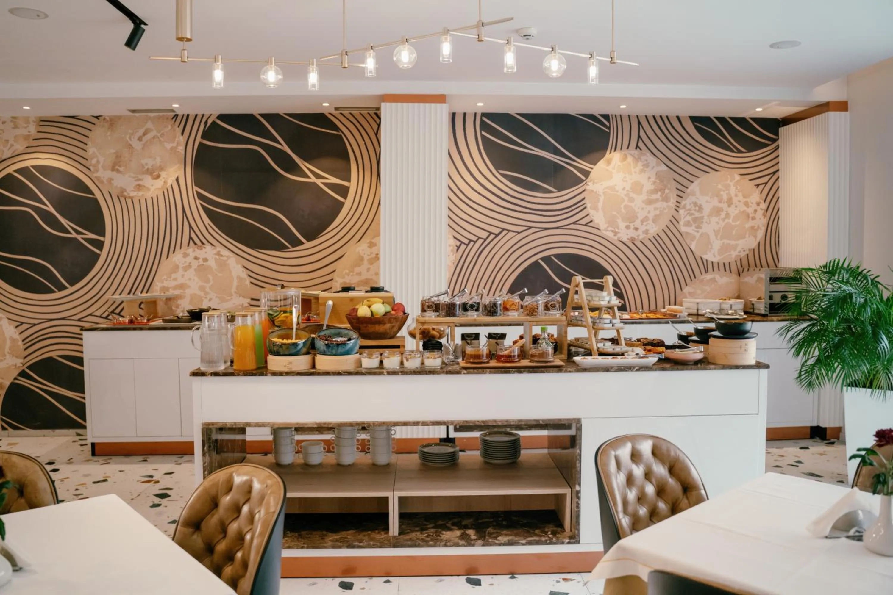 Food and drinks in Moenia Boutique Hotel