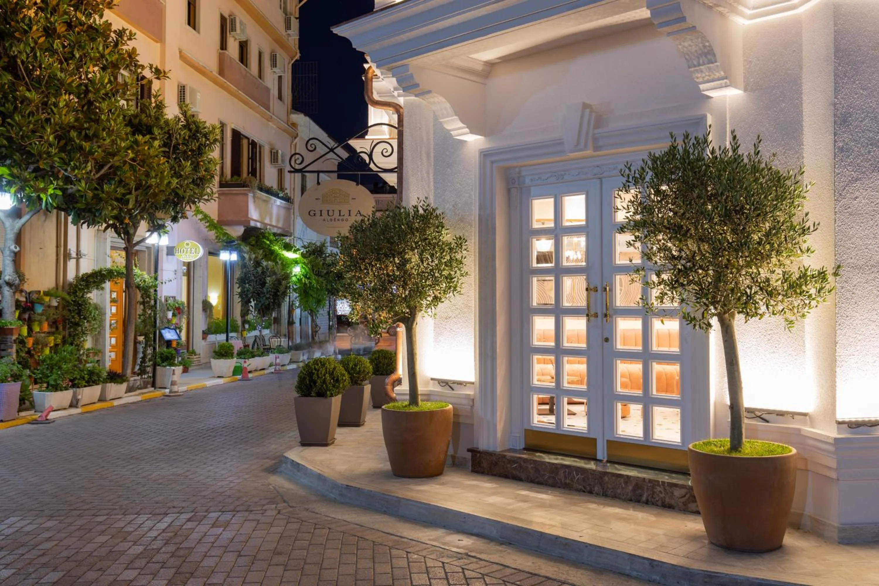 Property building in Giulia Albérgo Hotel