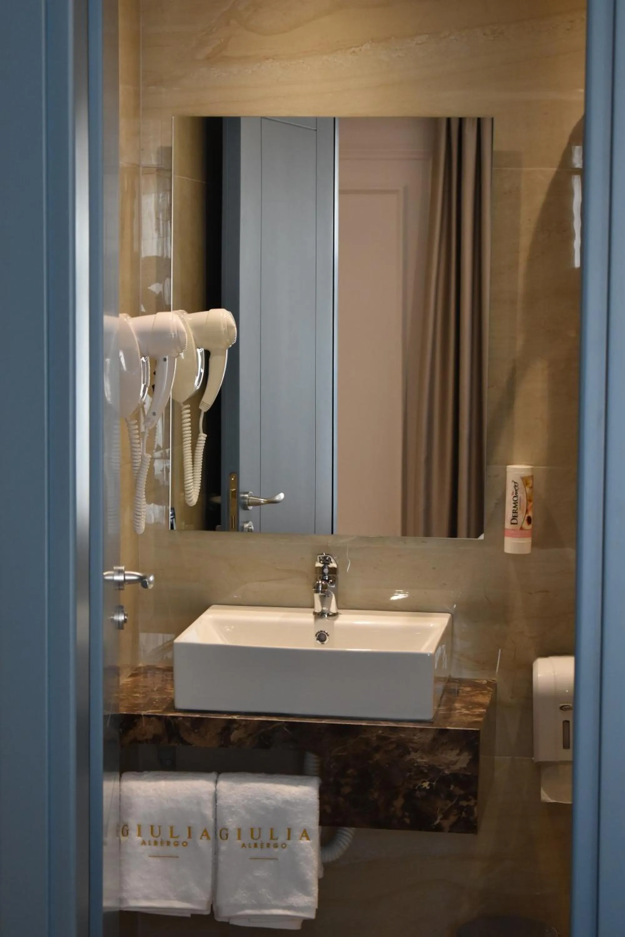 Toilet in Giulia Albérgo Hotel