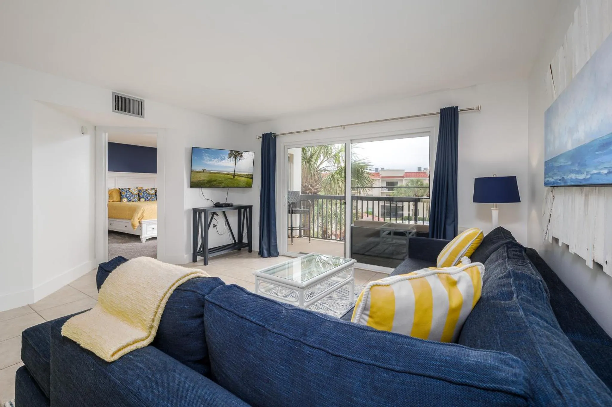 Living room, Bed in Ocean Village Club O35